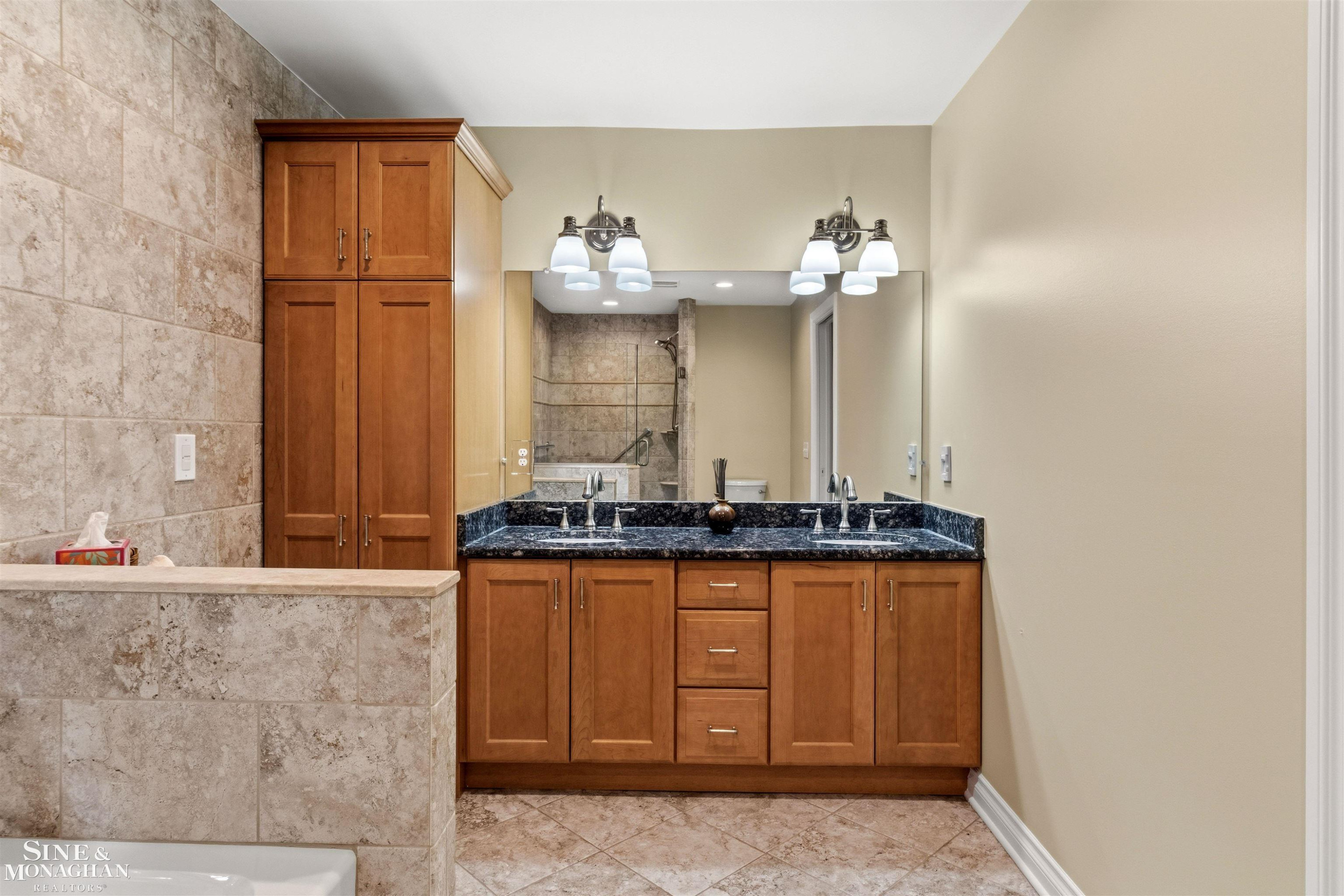 1061 N Renaud Road, Grosse Pointe Woods, MI 48236 — Photo 24