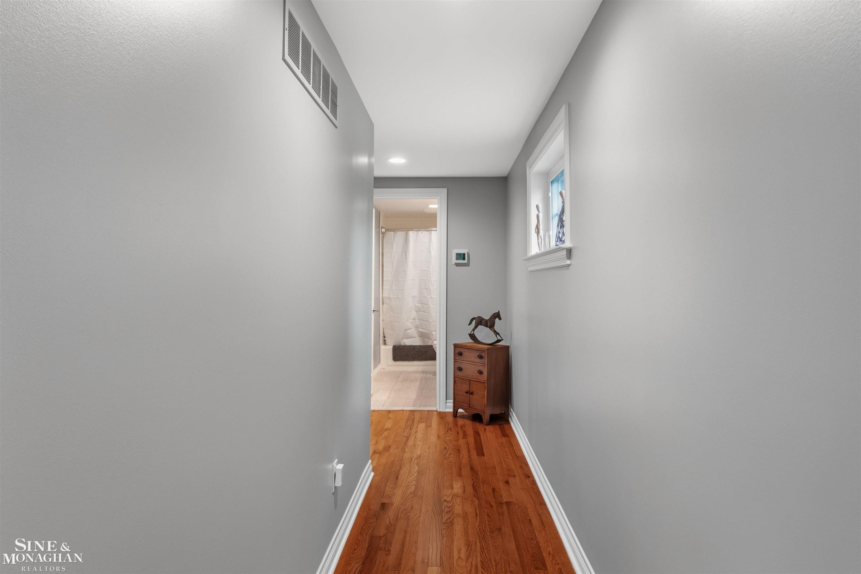 1061 N Renaud Road, Grosse Pointe Woods, MI 48236 — Photo 27