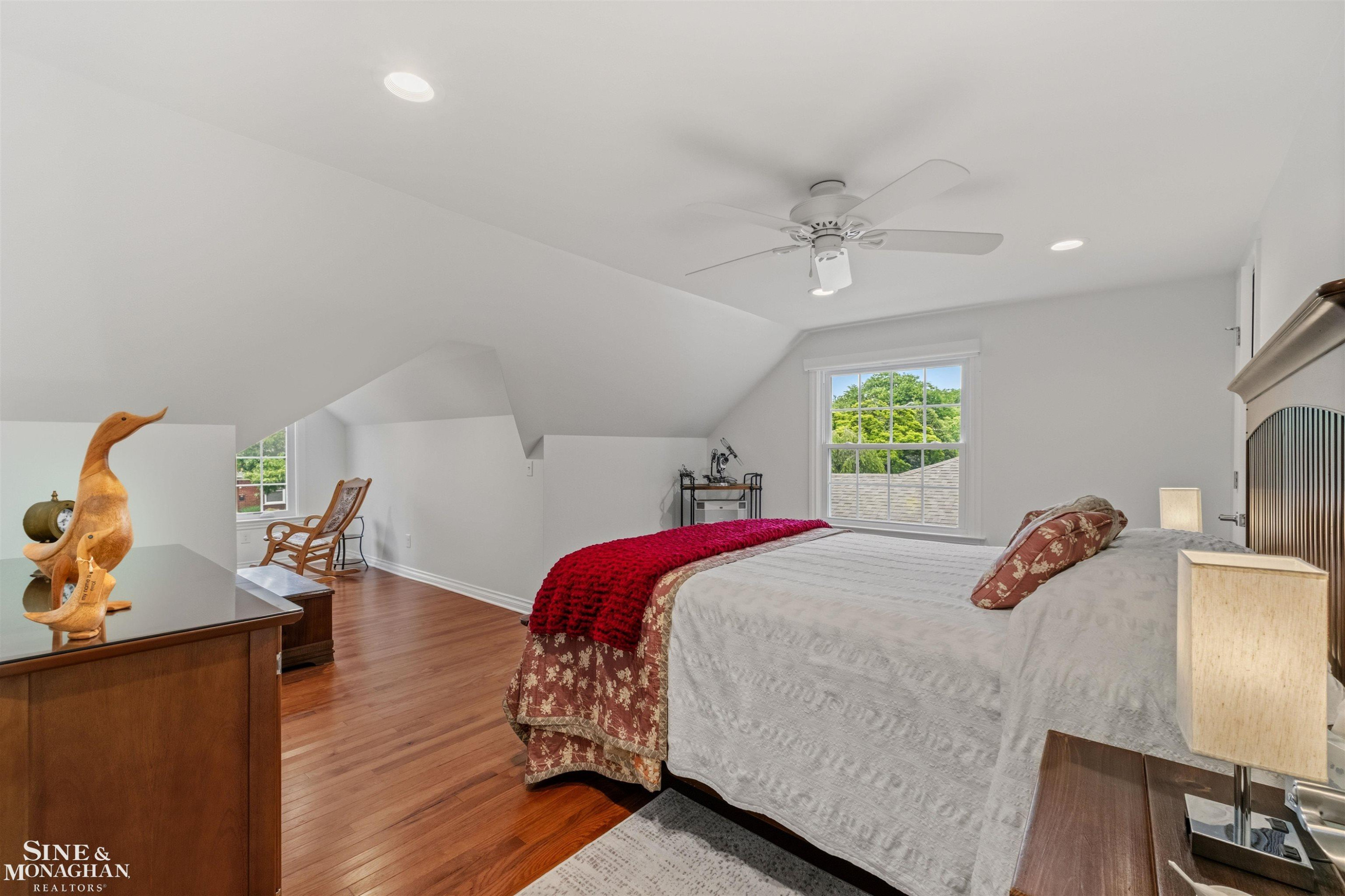 1061 N Renaud Road, Grosse Pointe Woods, MI 48236 — Photo 28