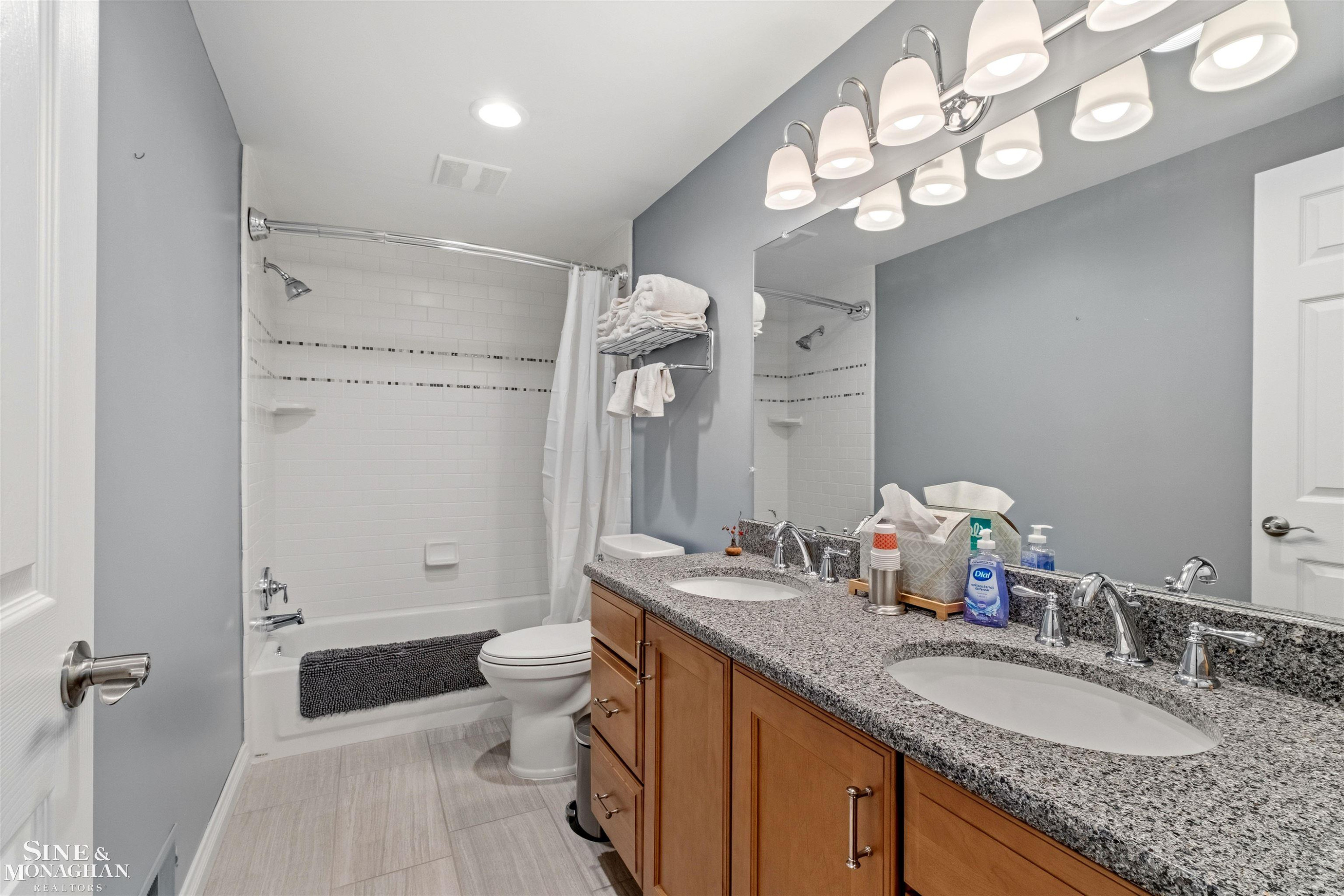1061 N Renaud Road, Grosse Pointe Woods, MI 48236 — Photo 30