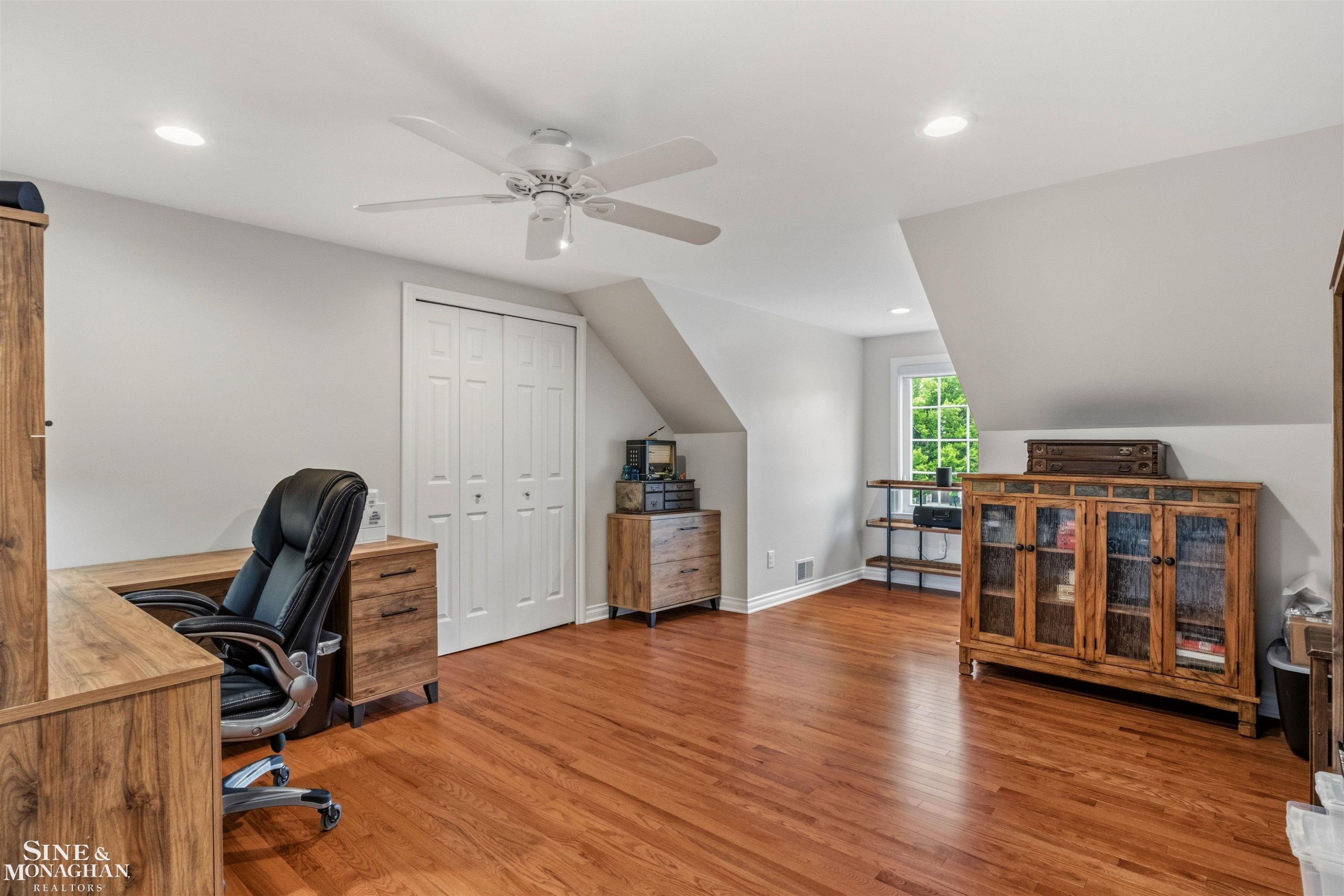 1061 N Renaud Road, Grosse Pointe Woods, MI 48236 — Photo 31