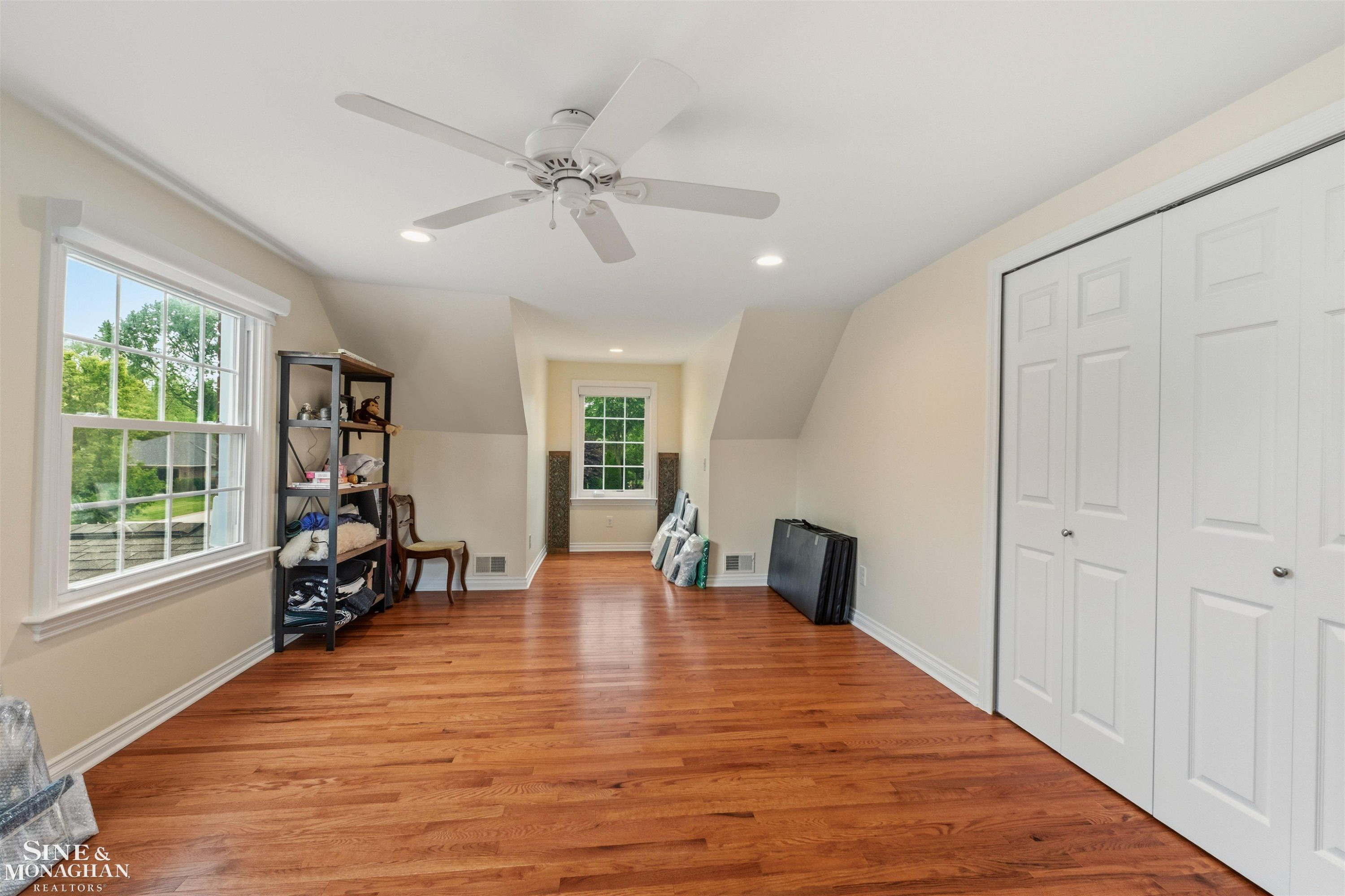 1061 N Renaud Road, Grosse Pointe Woods, MI 48236 — Photo 33