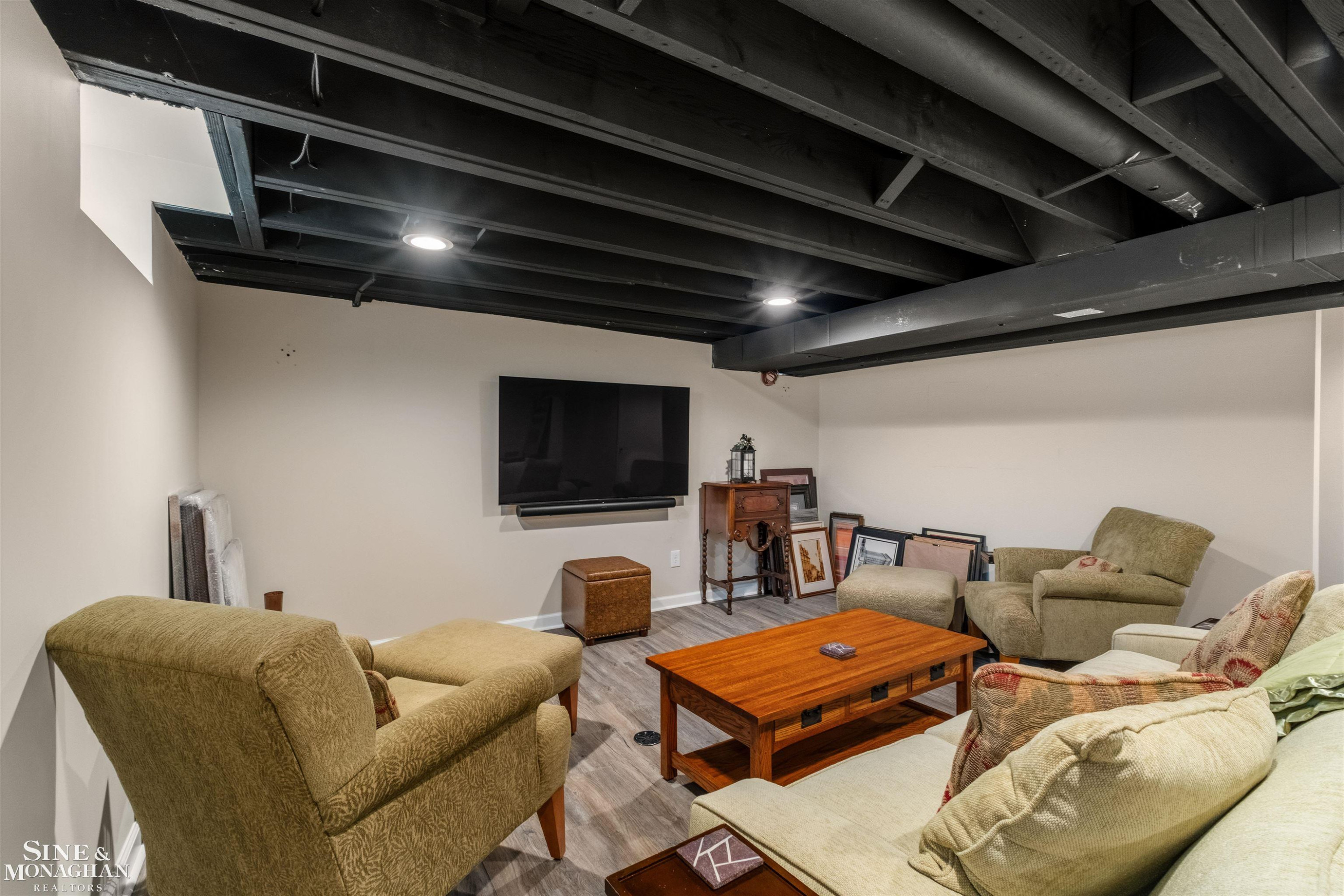 1061 N Renaud Road, Grosse Pointe Woods, MI 48236 — Photo 37