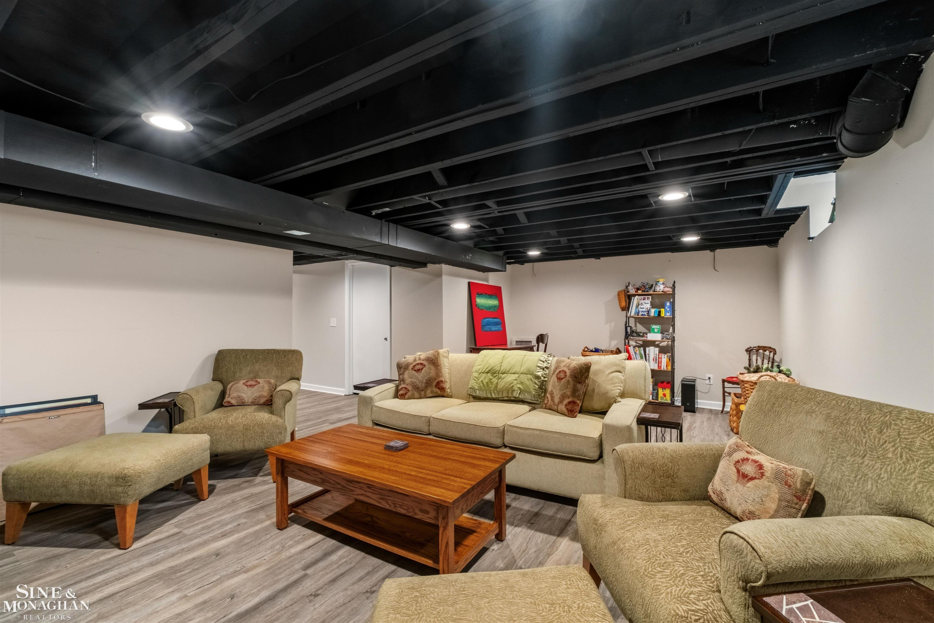 1061 N Renaud Road, Grosse Pointe Woods, MI 48236 — Photo 38