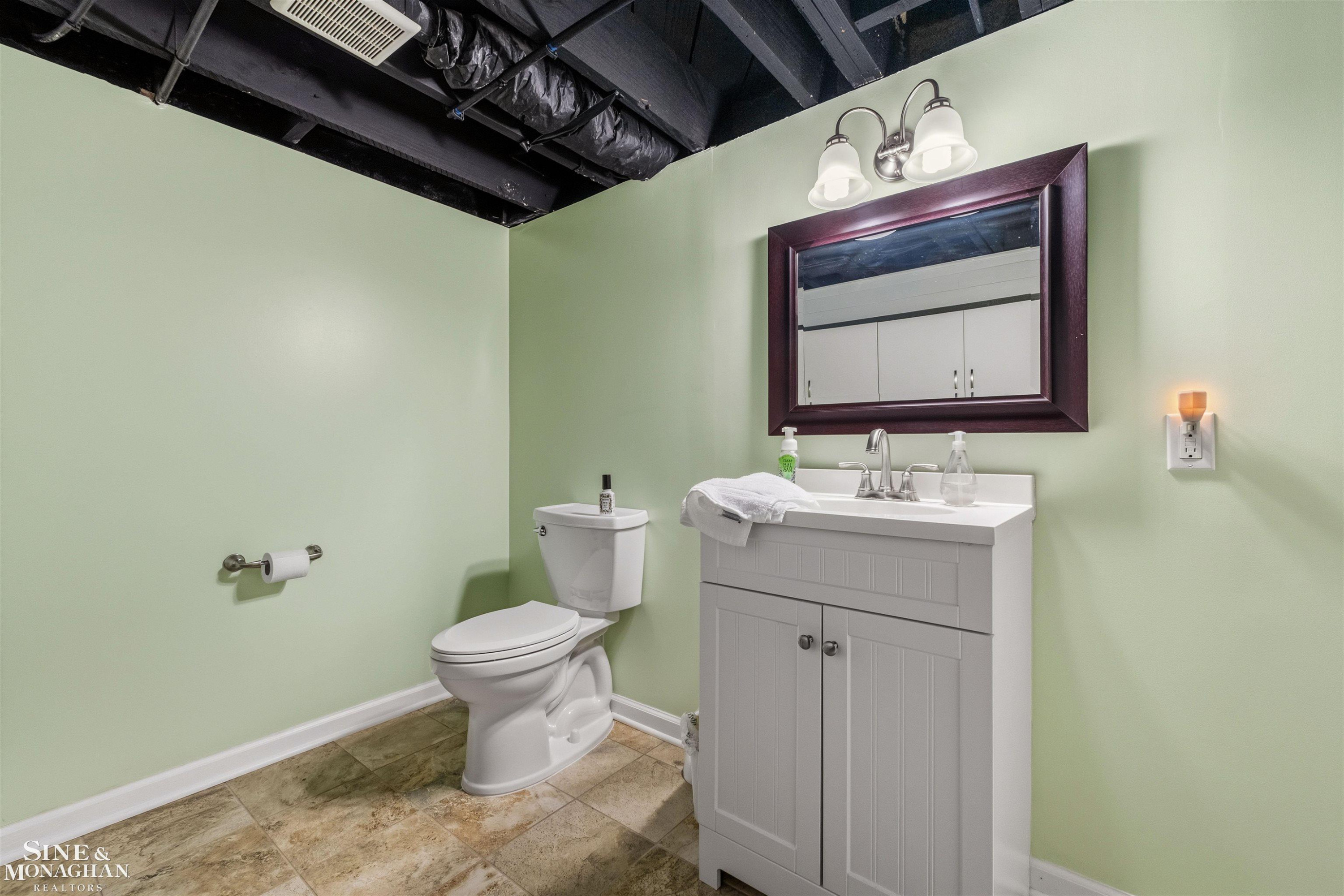 1061 N Renaud Road, Grosse Pointe Woods, MI 48236 — Photo 39