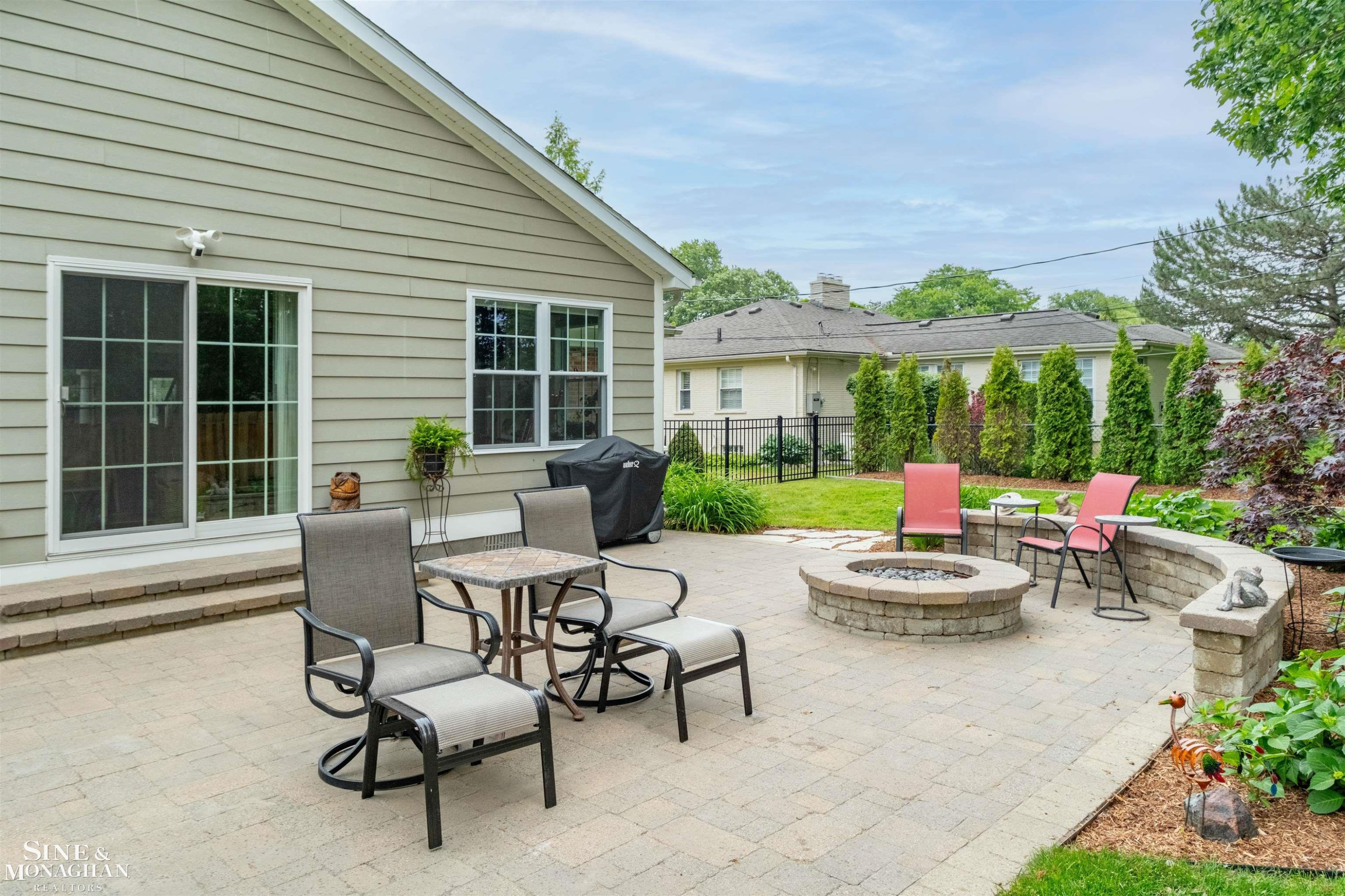 1061 N Renaud Road, Grosse Pointe Woods, MI 48236 — Photo 45