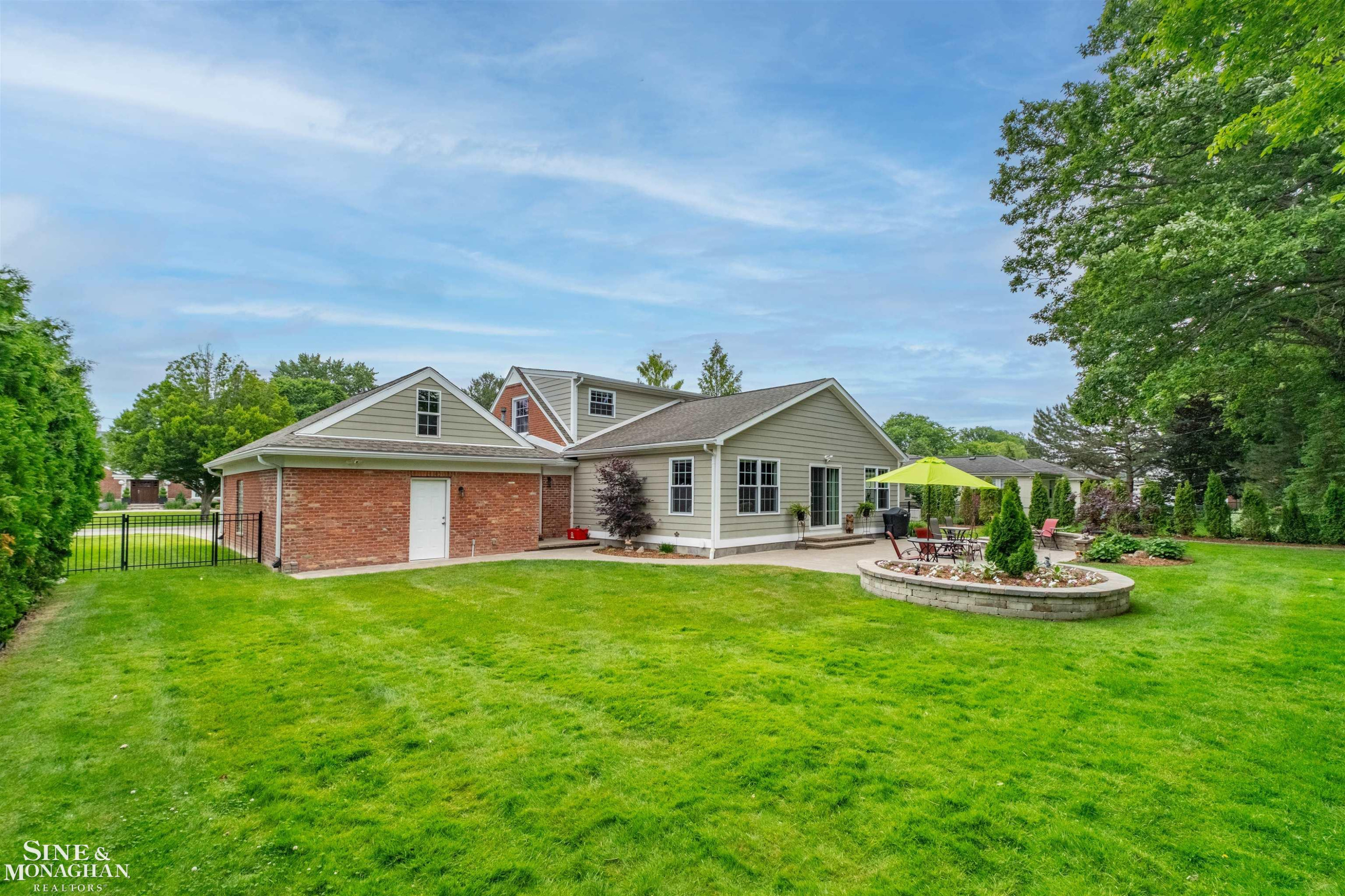 1061 N Renaud Road, Grosse Pointe Woods, MI 48236 — Photo 50