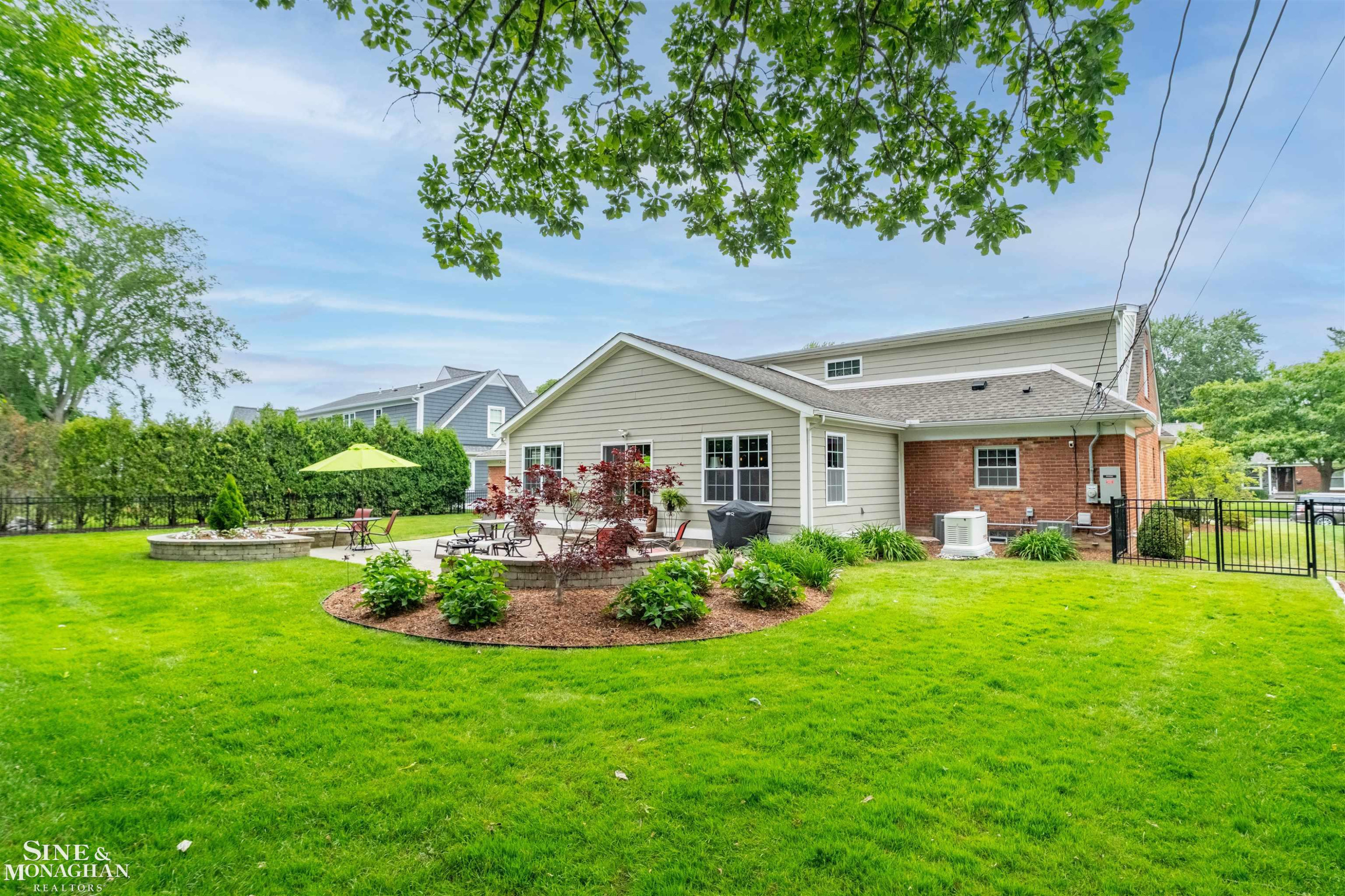 1061 N Renaud Road, Grosse Pointe Woods, MI 48236 — Photo 51