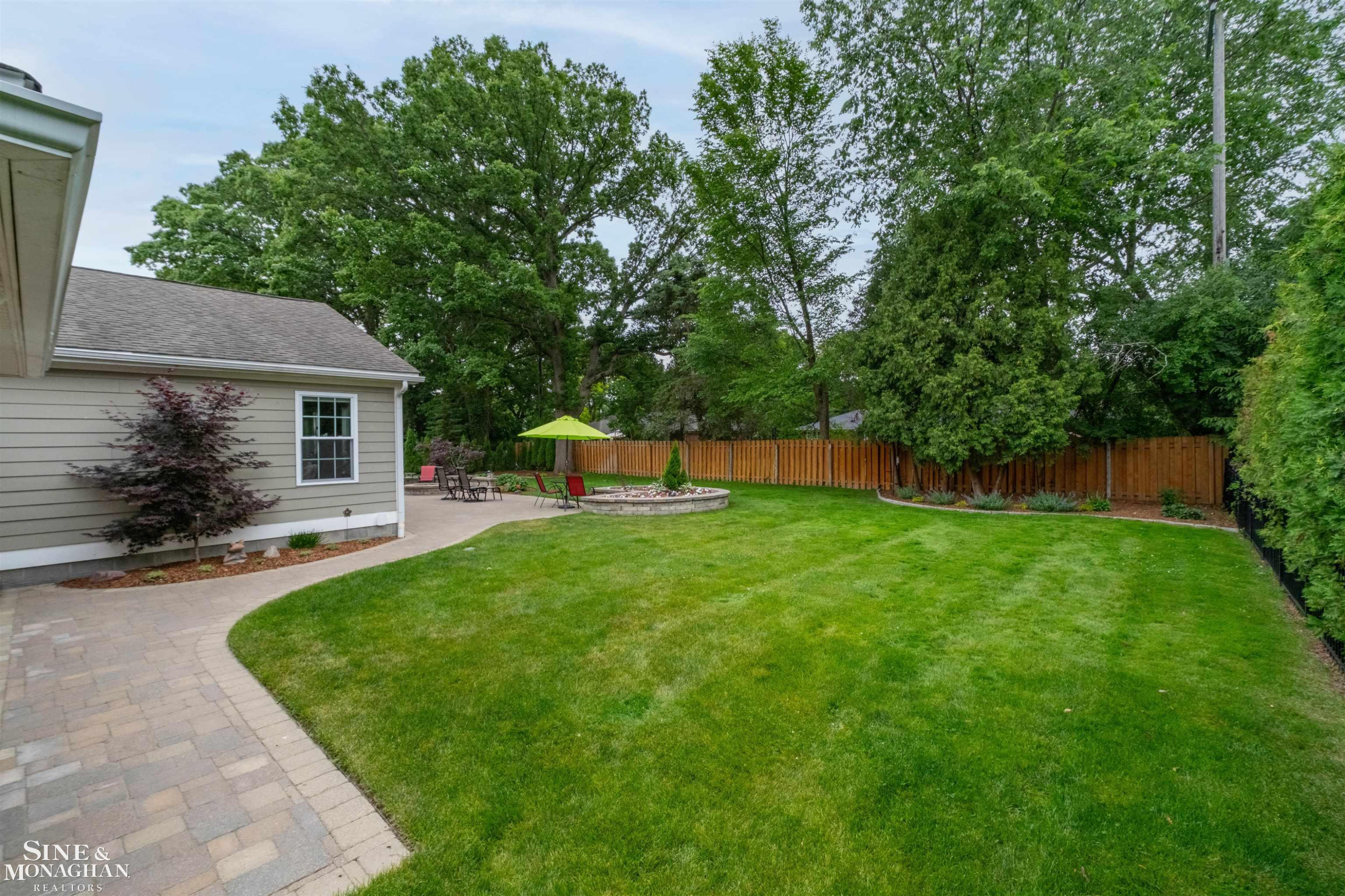 1061 N Renaud Road, Grosse Pointe Woods, MI 48236 — Photo 53