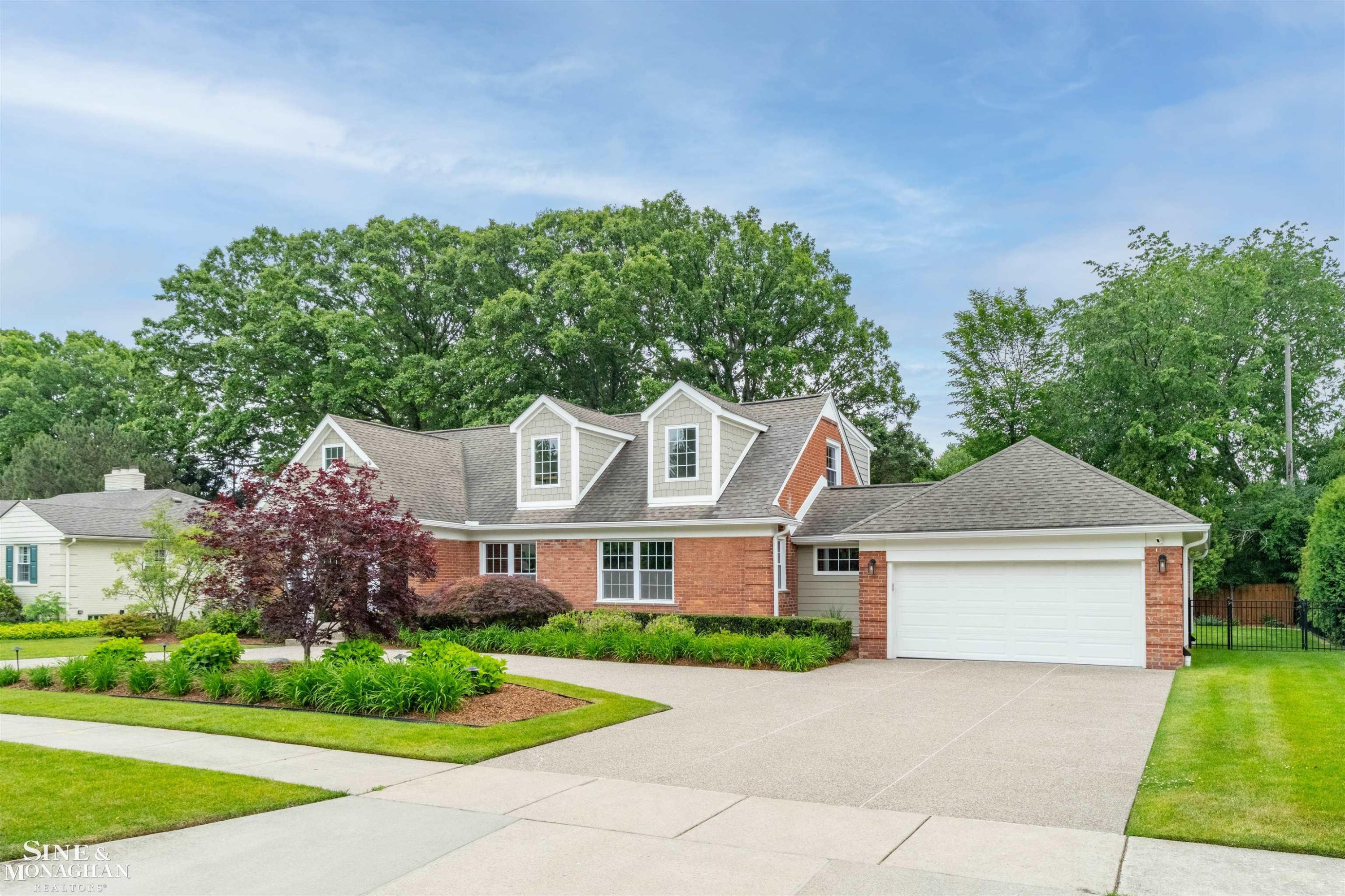 1061 N Renaud Road, Grosse Pointe Woods, MI 48236 — Photo 59