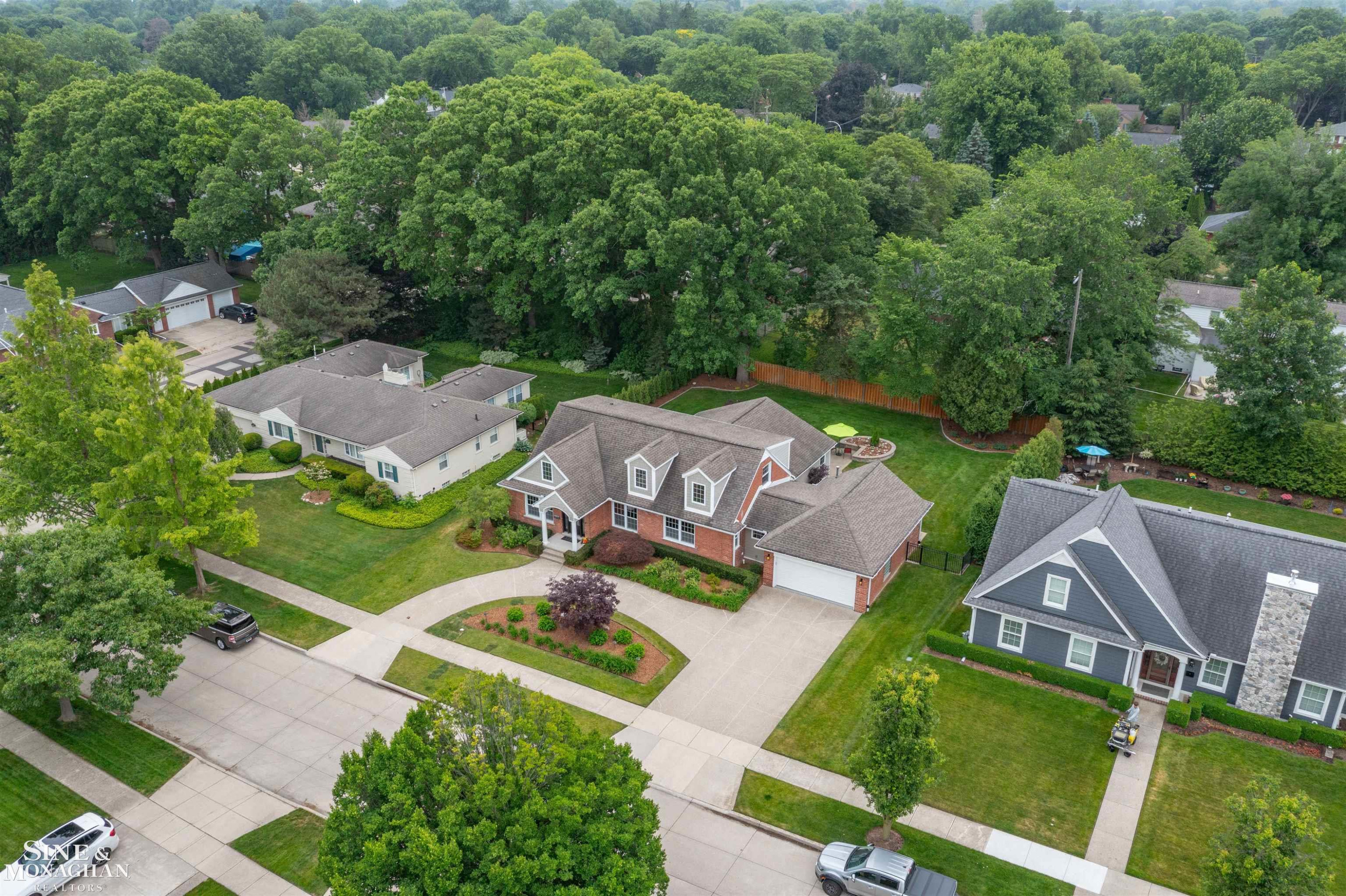 1061 N Renaud Road, Grosse Pointe Woods, MI 48236 — Photo 60