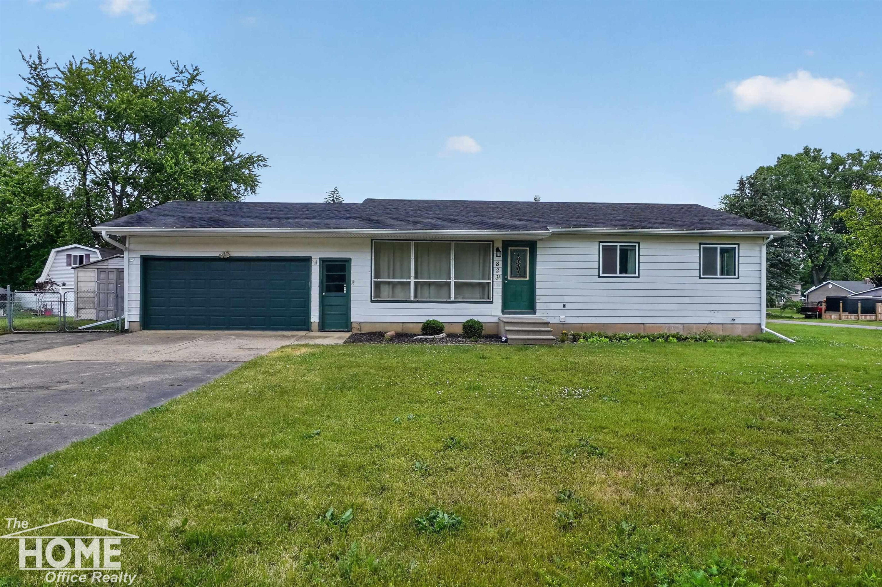 823 Tracy Street, Owosso, MI 48867 — front exterior