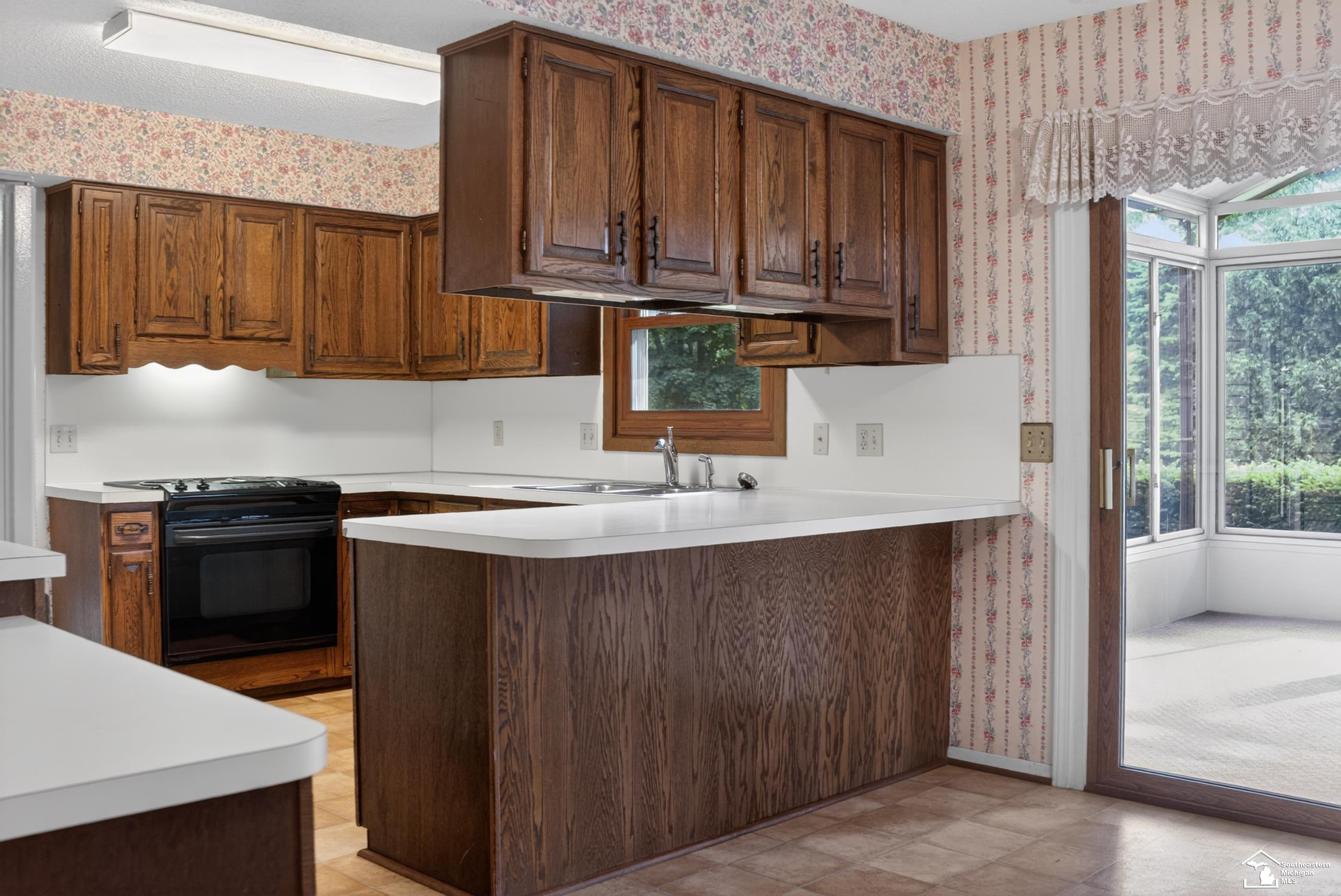 8008 Fox Run Court, Temperance, MI 48182 — Photo 9