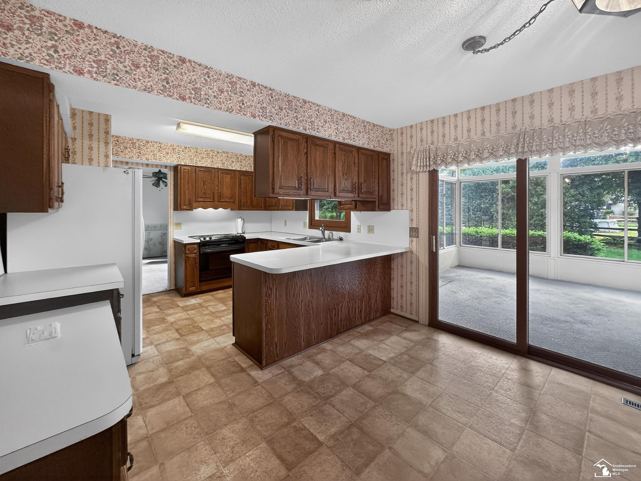 8008 Fox Run Court, Temperance, MI 48182 — Photo 12