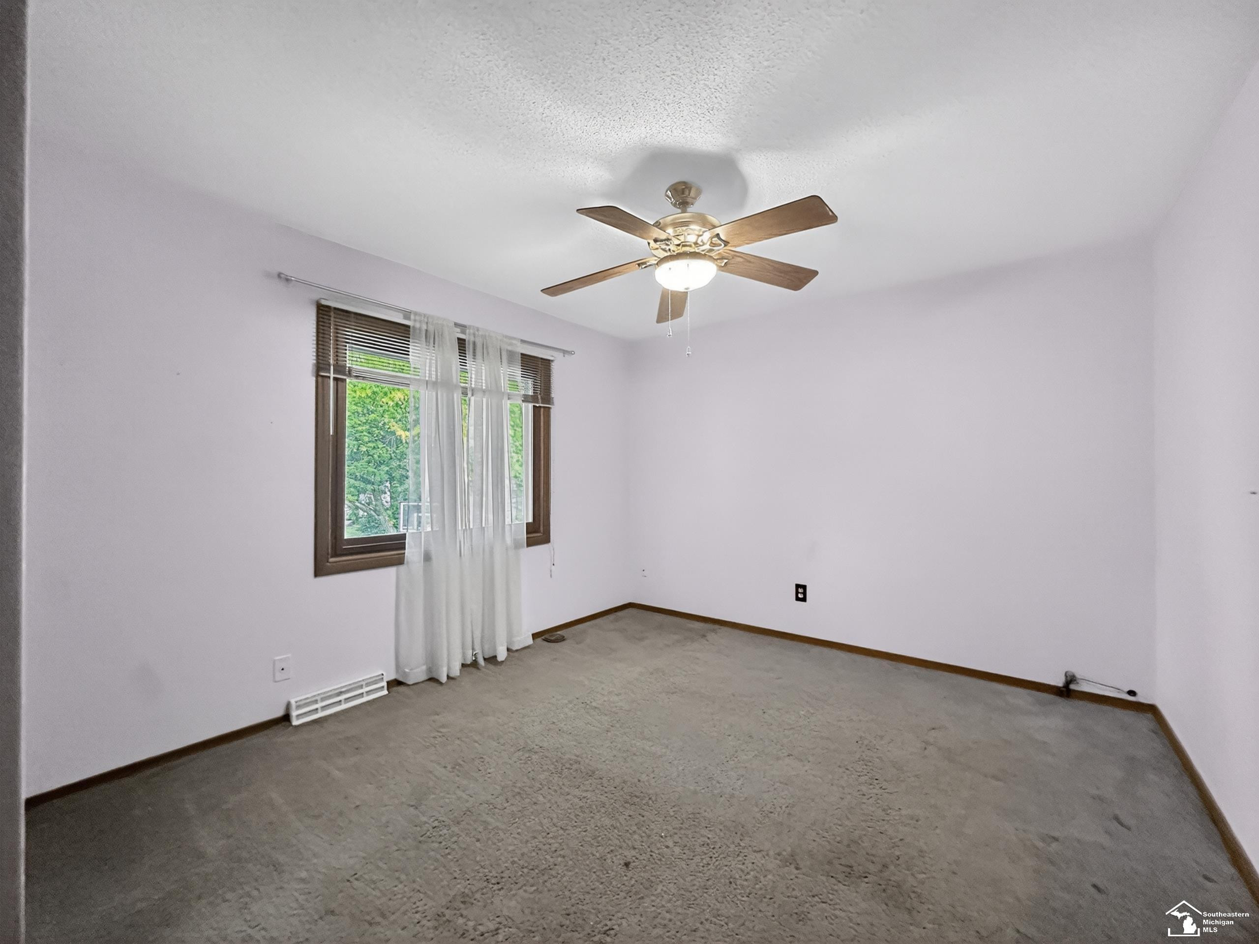 8008 Fox Run Court, Temperance, MI 48182 — Photo 32