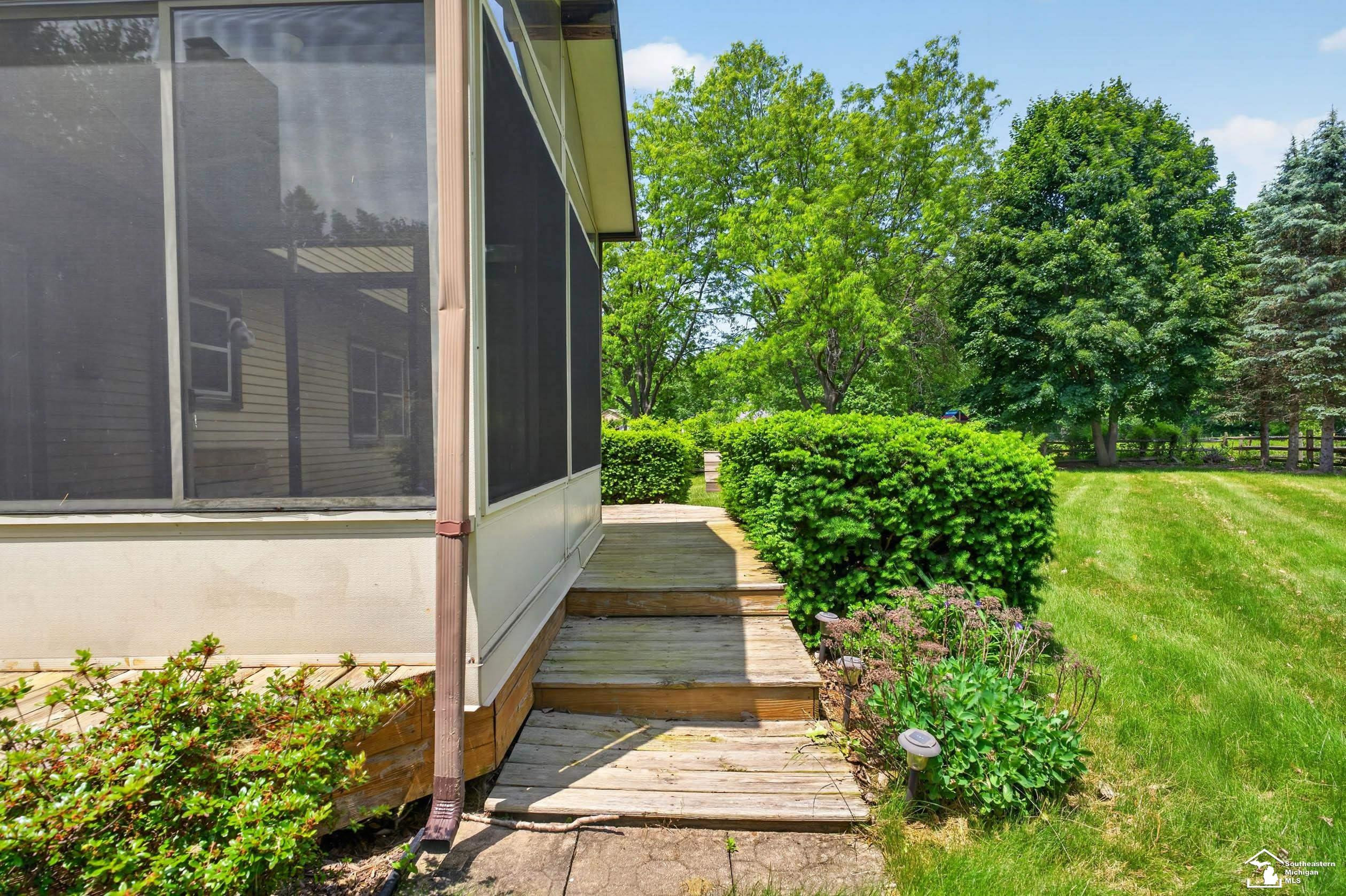 8008 Fox Run Court, Temperance, MI 48182 — Photo 40