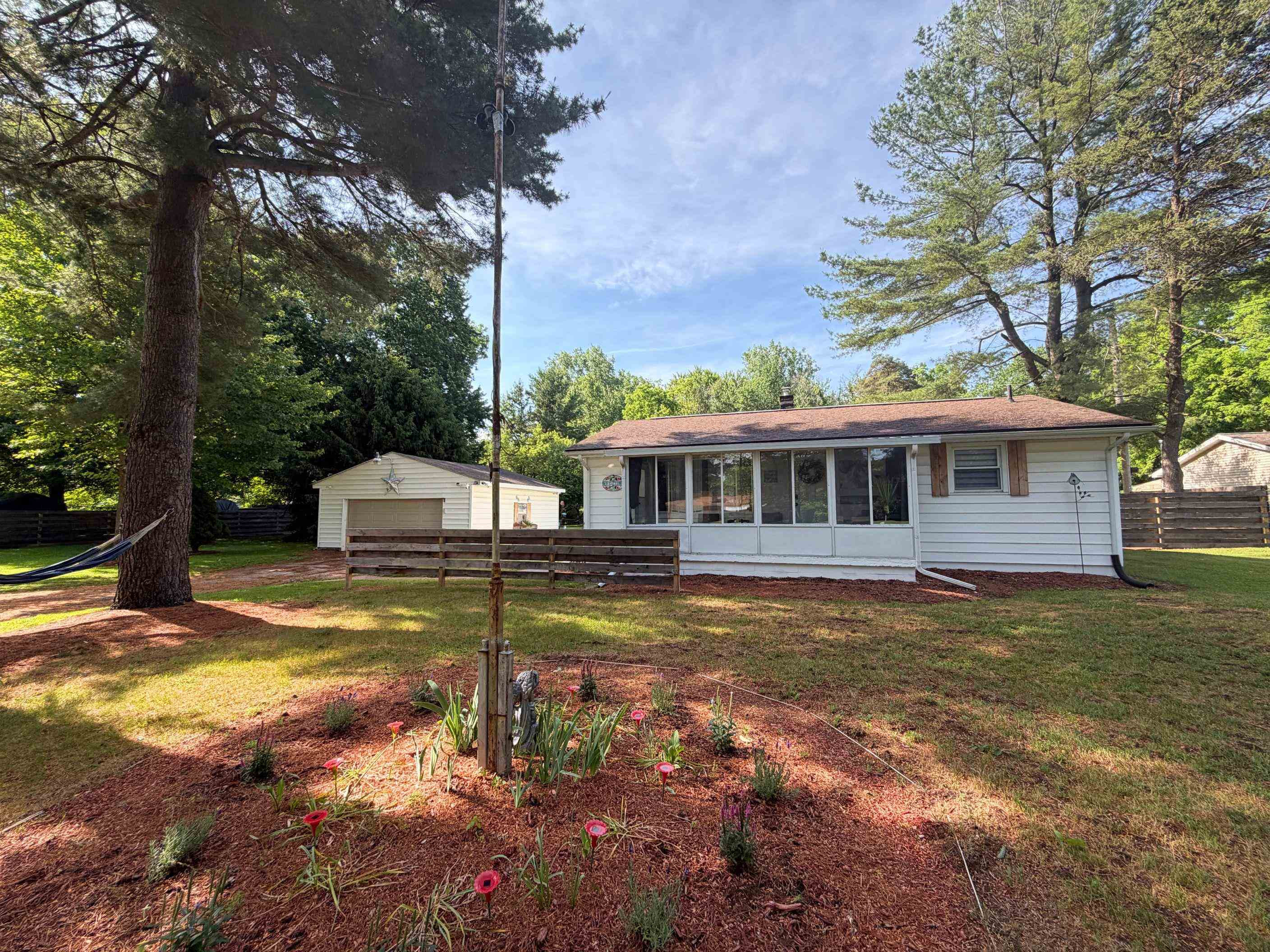 1079 W Moore Road, Saginaw, MI 48601 — Photo 38