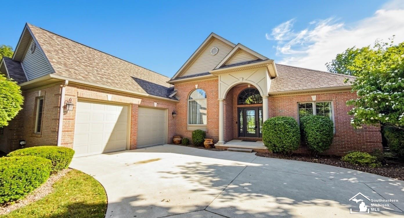 1009 Regents Park Drive, Monroe, MI 48161