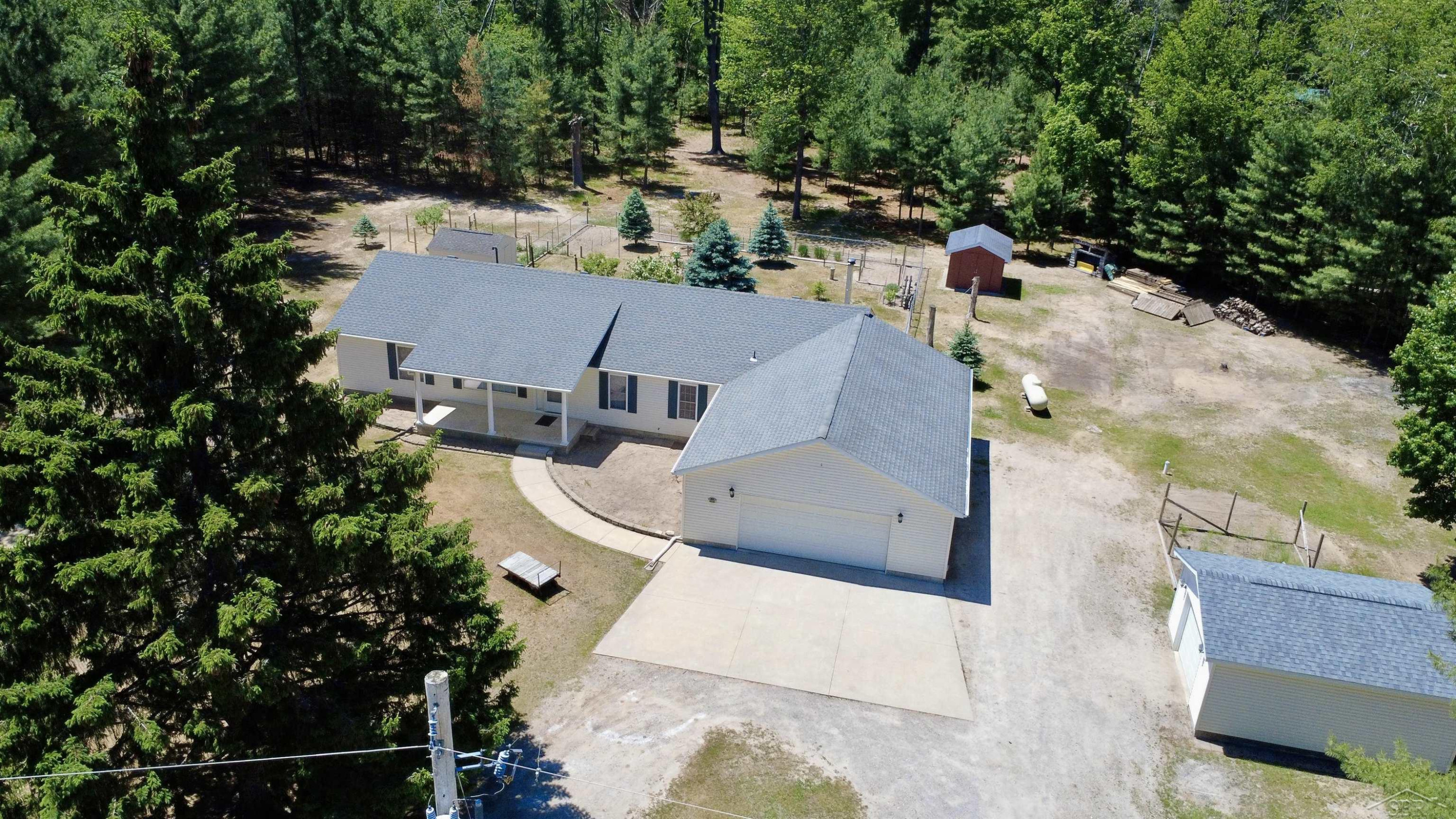 6113 Hillside Drive, Alger, MI 48610
