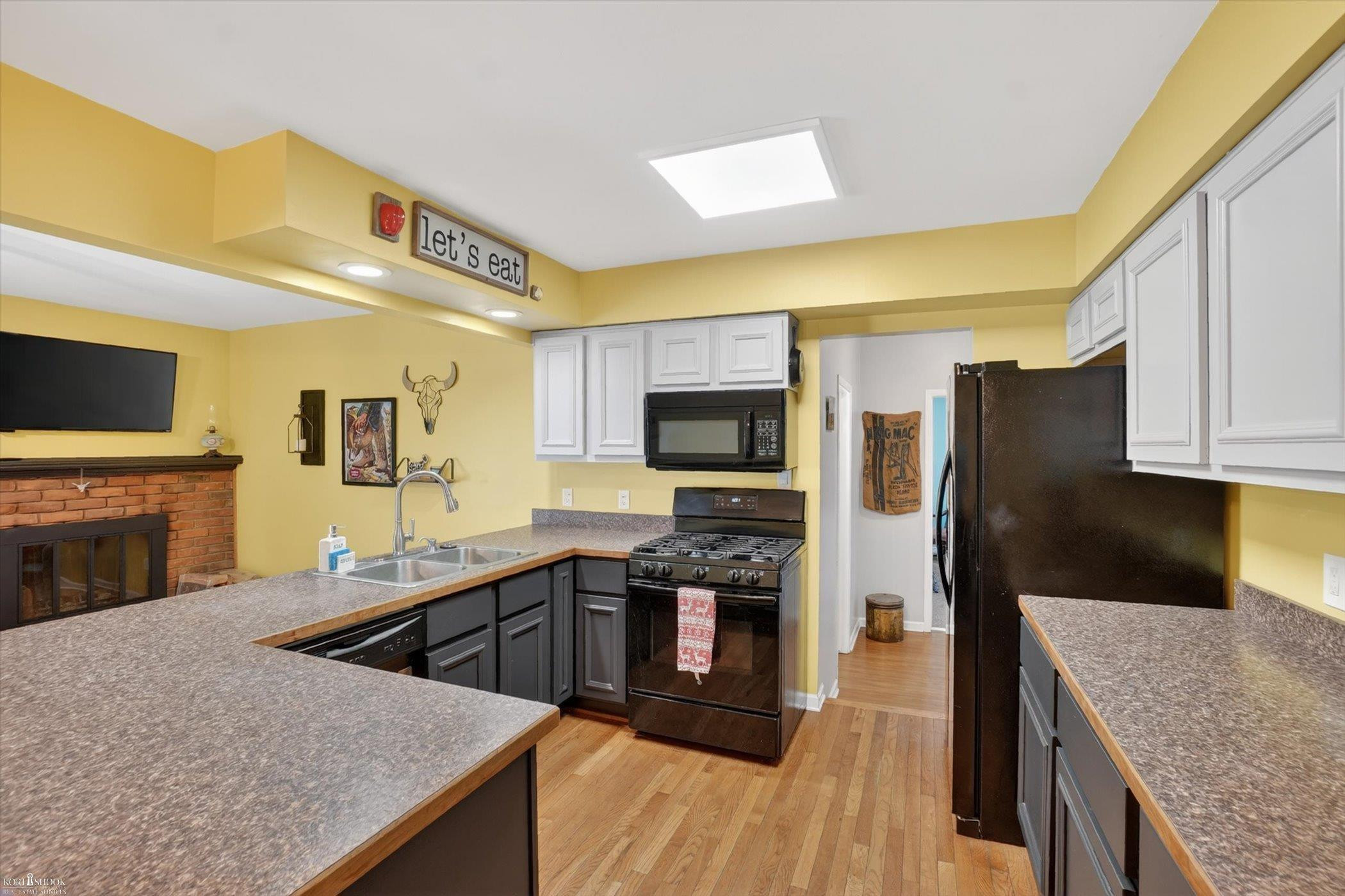 313 Dutch Mill Drive, Flushing, MI 48433 — Photo 2