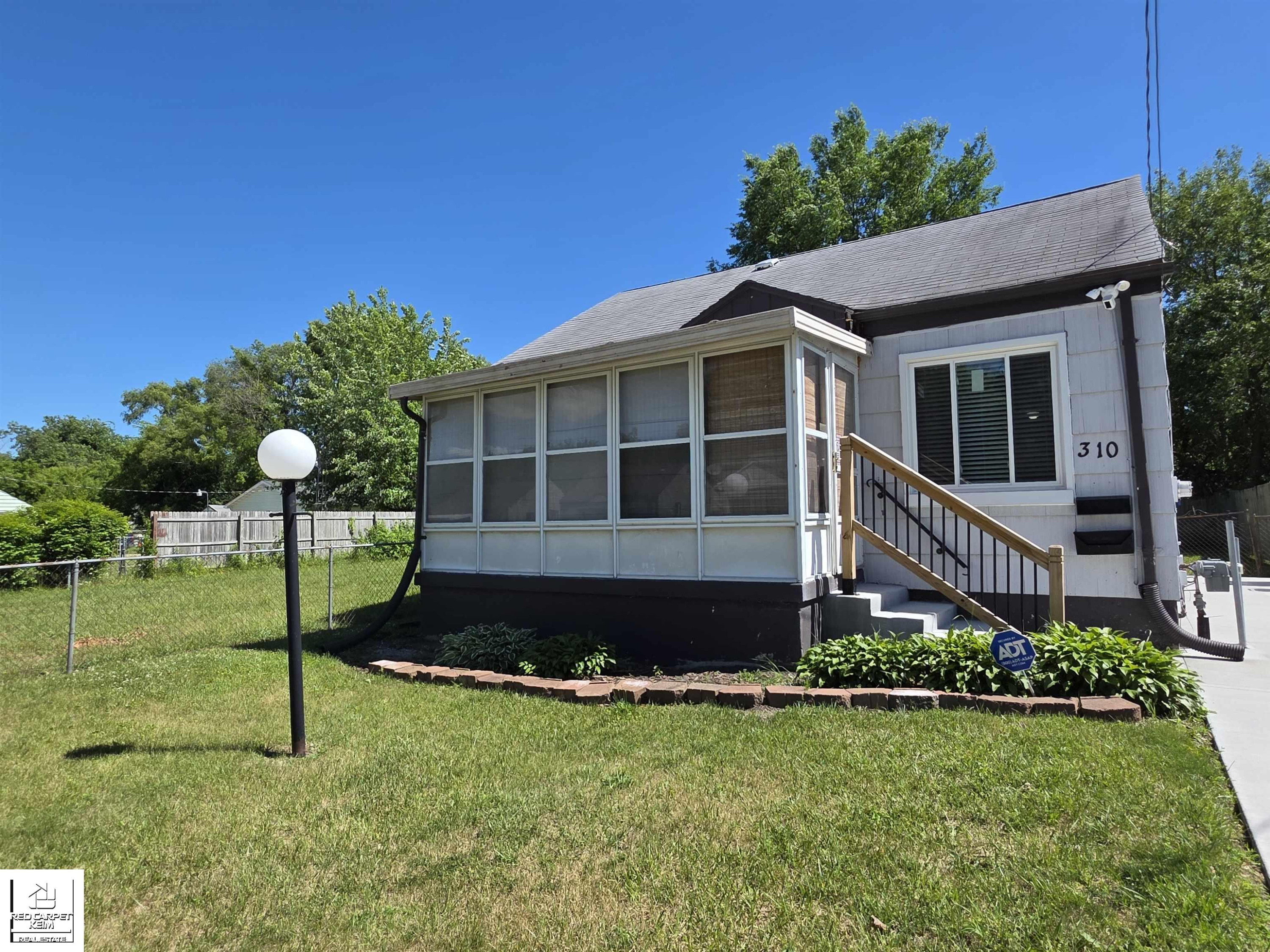 310 E Lyndon Avenue, Flint, MI 48505 — front exterior
