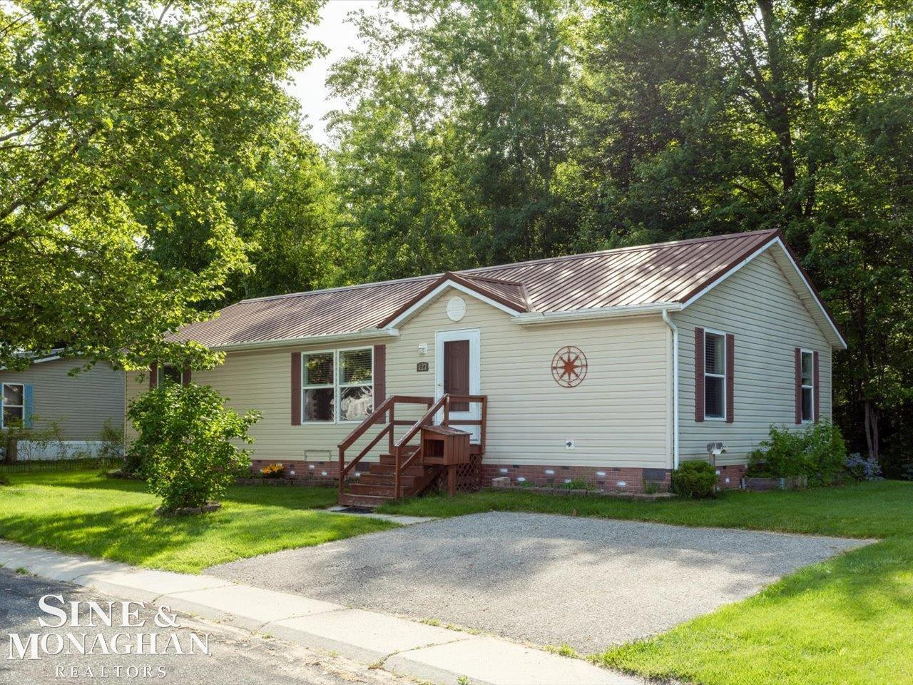 127 Hidden Springs Street Street, MI 48059
