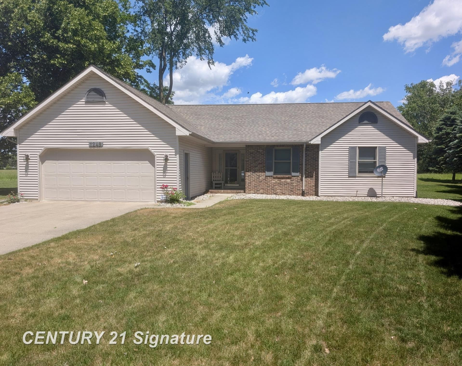 1249 E Oakdale Circle, Freeland, MI 48623
