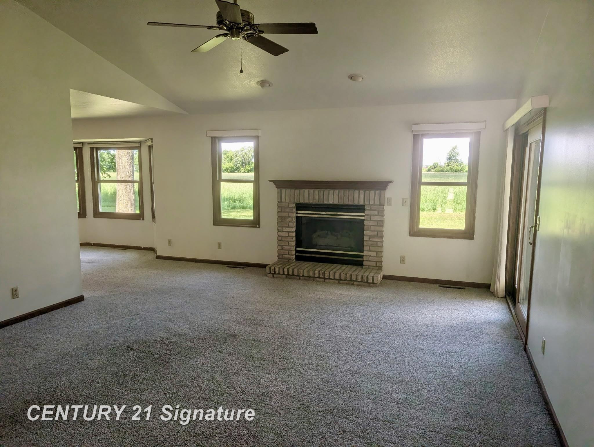 1249 E Oakdale Circle, Freeland, MI 48623 — Photo 2