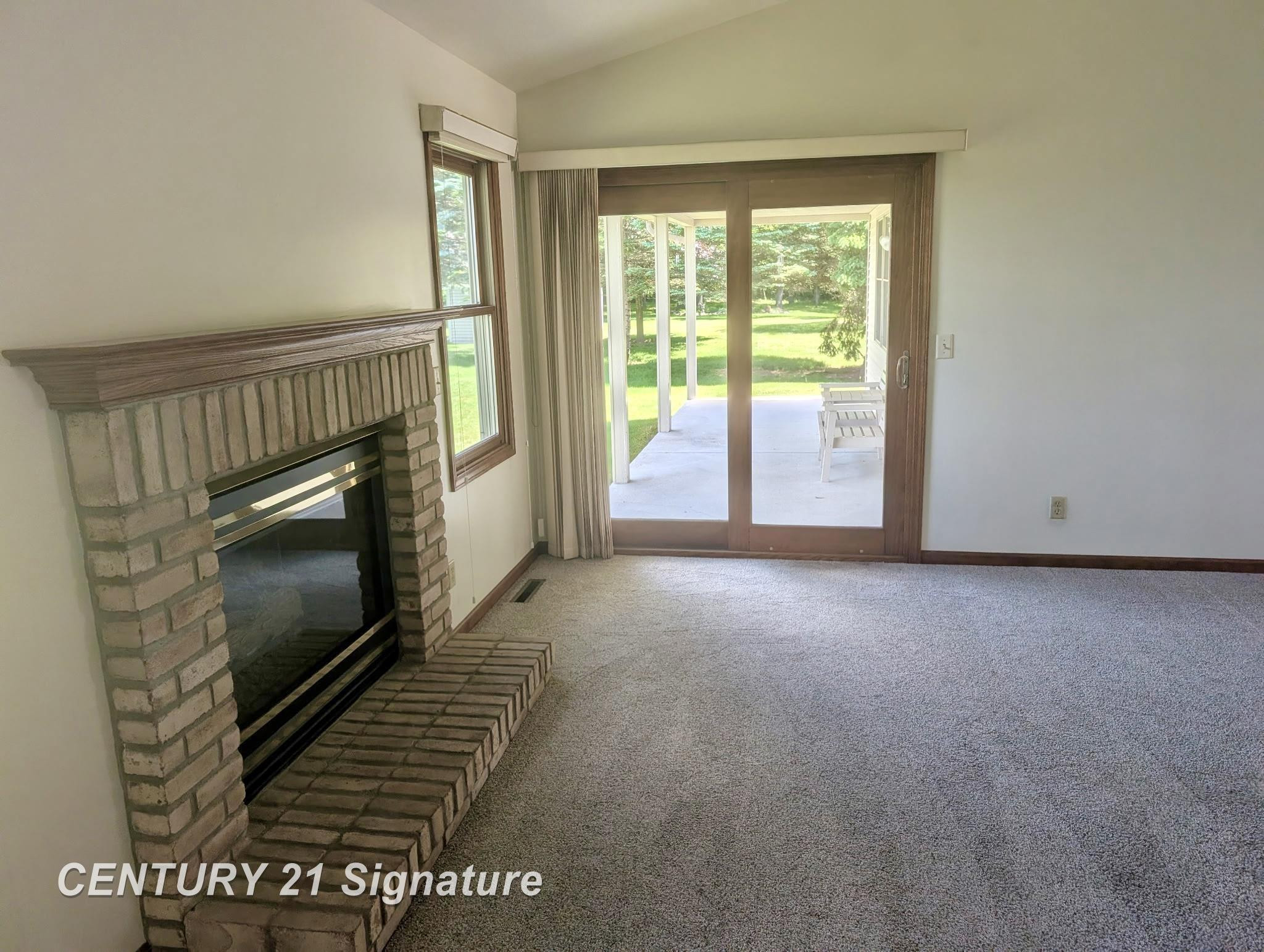 1249 E Oakdale Circle, Freeland, MI 48623 — Photo 3