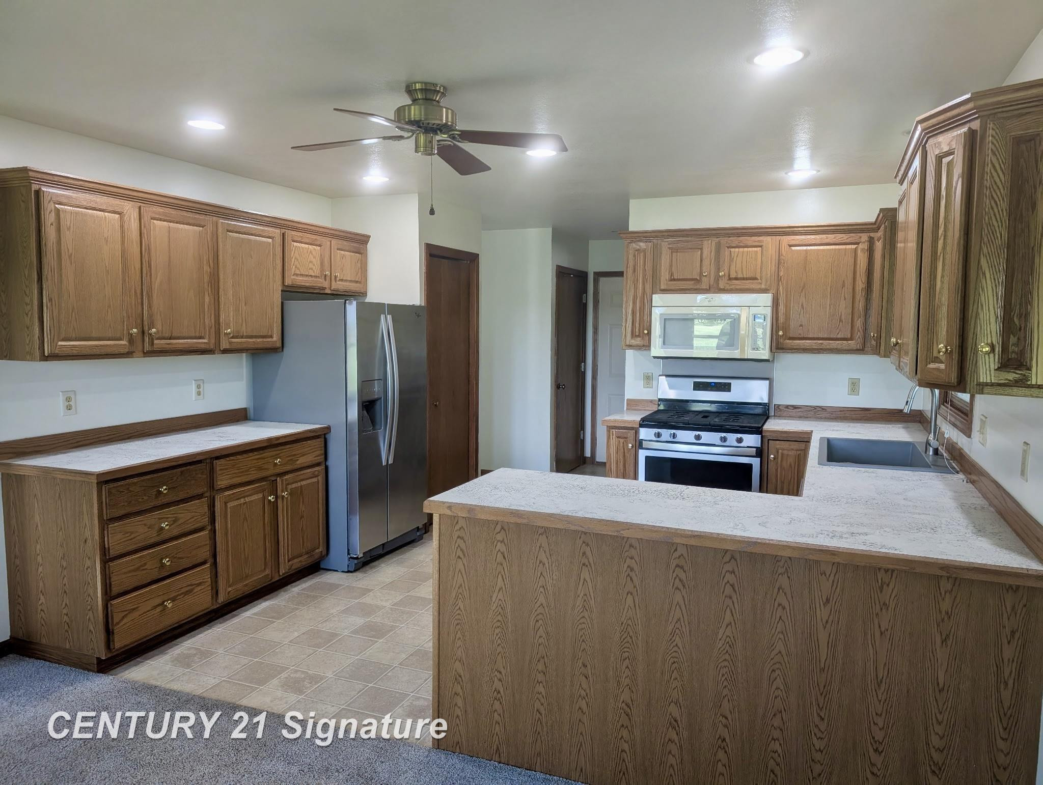 1249 E Oakdale Circle, Freeland, MI 48623 — Photo 5