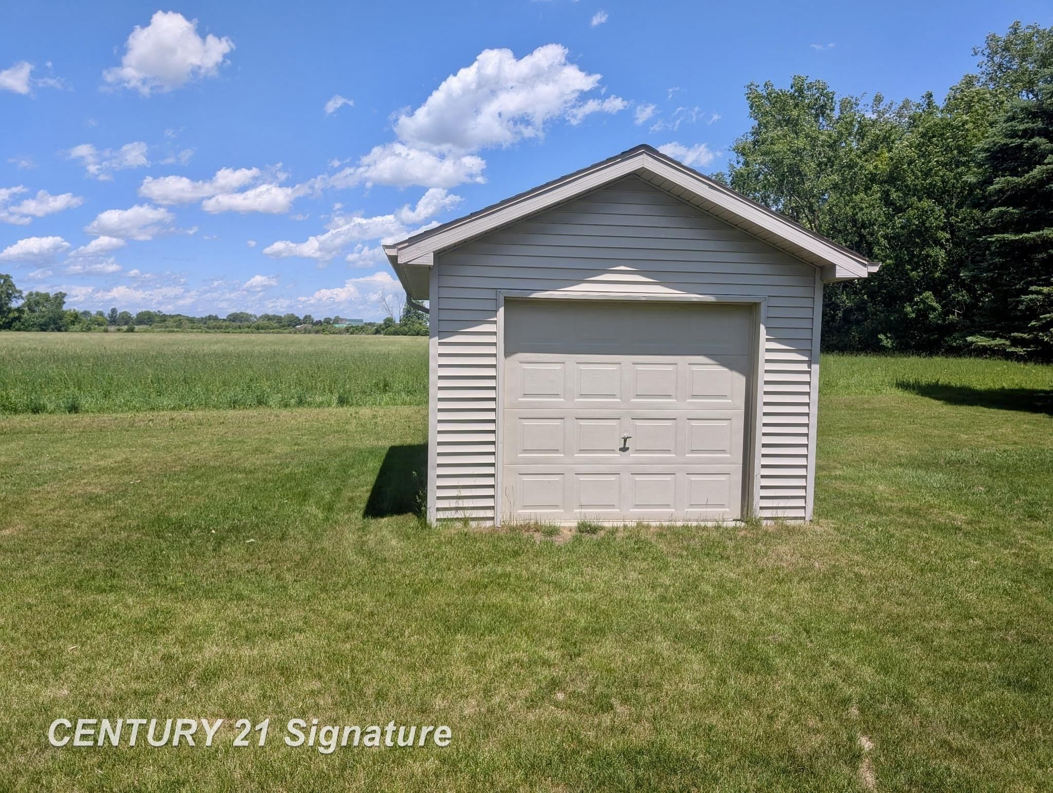 1249 E Oakdale Circle, Freeland, MI 48623 — Photo 16