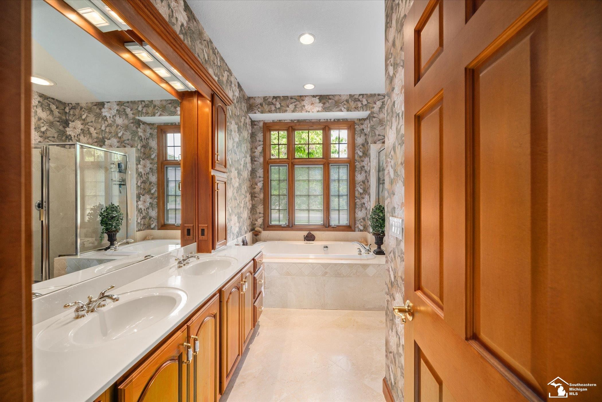 862 SAINT JAMES PARK Avenue, Monroe, MI 48161 — Photo 15