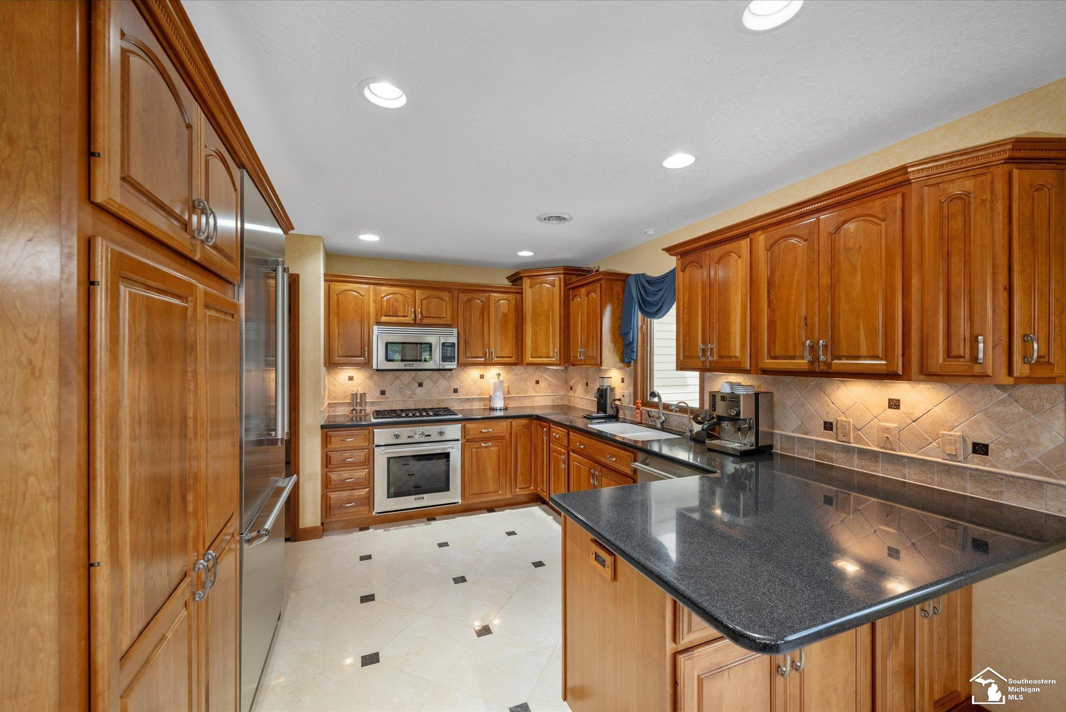 862 SAINT JAMES PARK Avenue, Monroe, MI 48161 — Photo 25