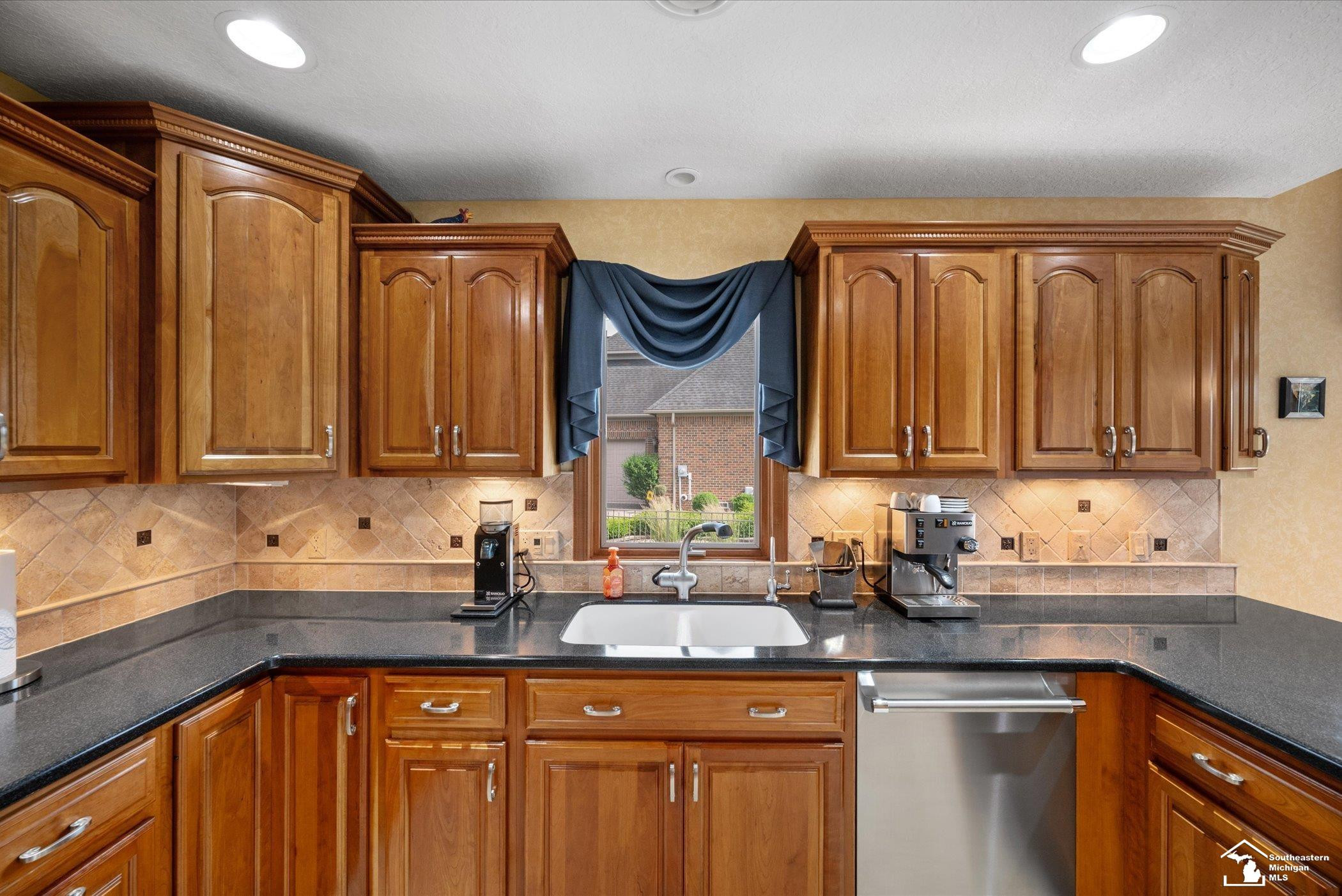 862 SAINT JAMES PARK Avenue, Monroe, MI 48161 — Photo 26