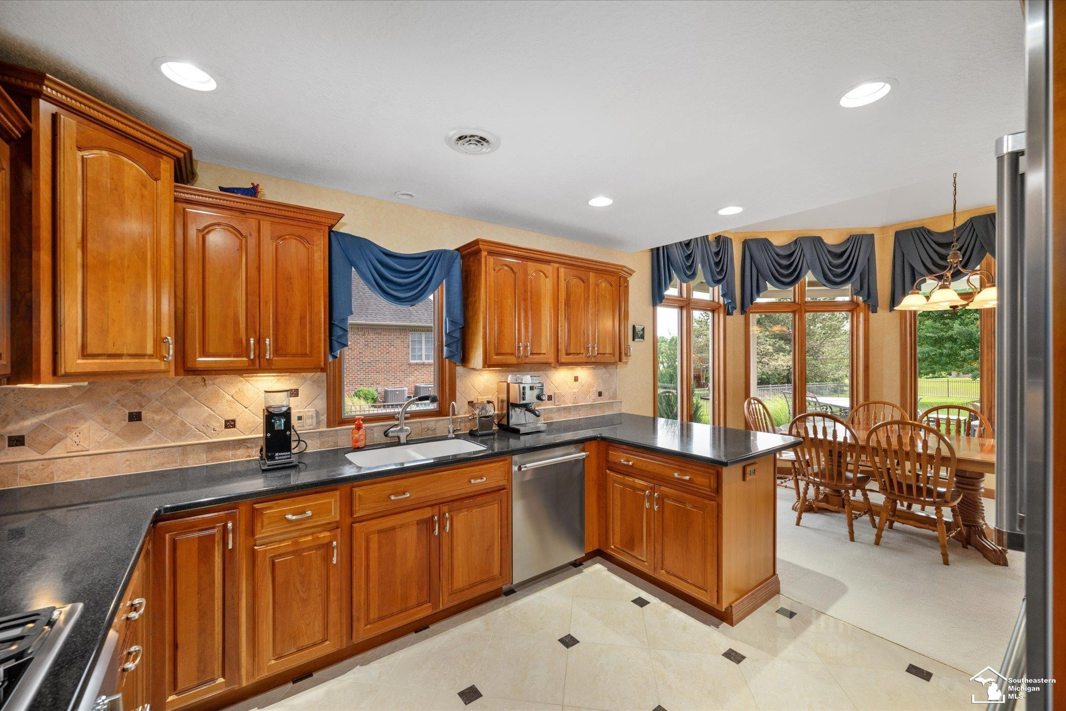 862 SAINT JAMES PARK Avenue, Monroe, MI 48161 — Photo 28