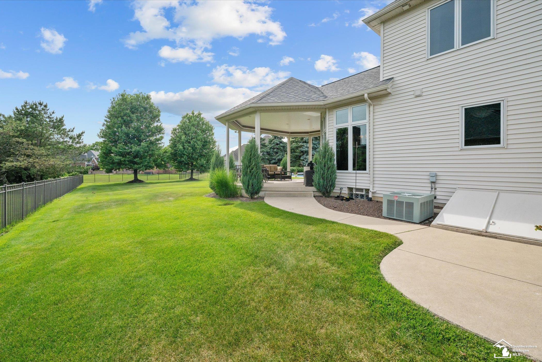 862 SAINT JAMES PARK Avenue, Monroe, MI 48161 — Photo 43