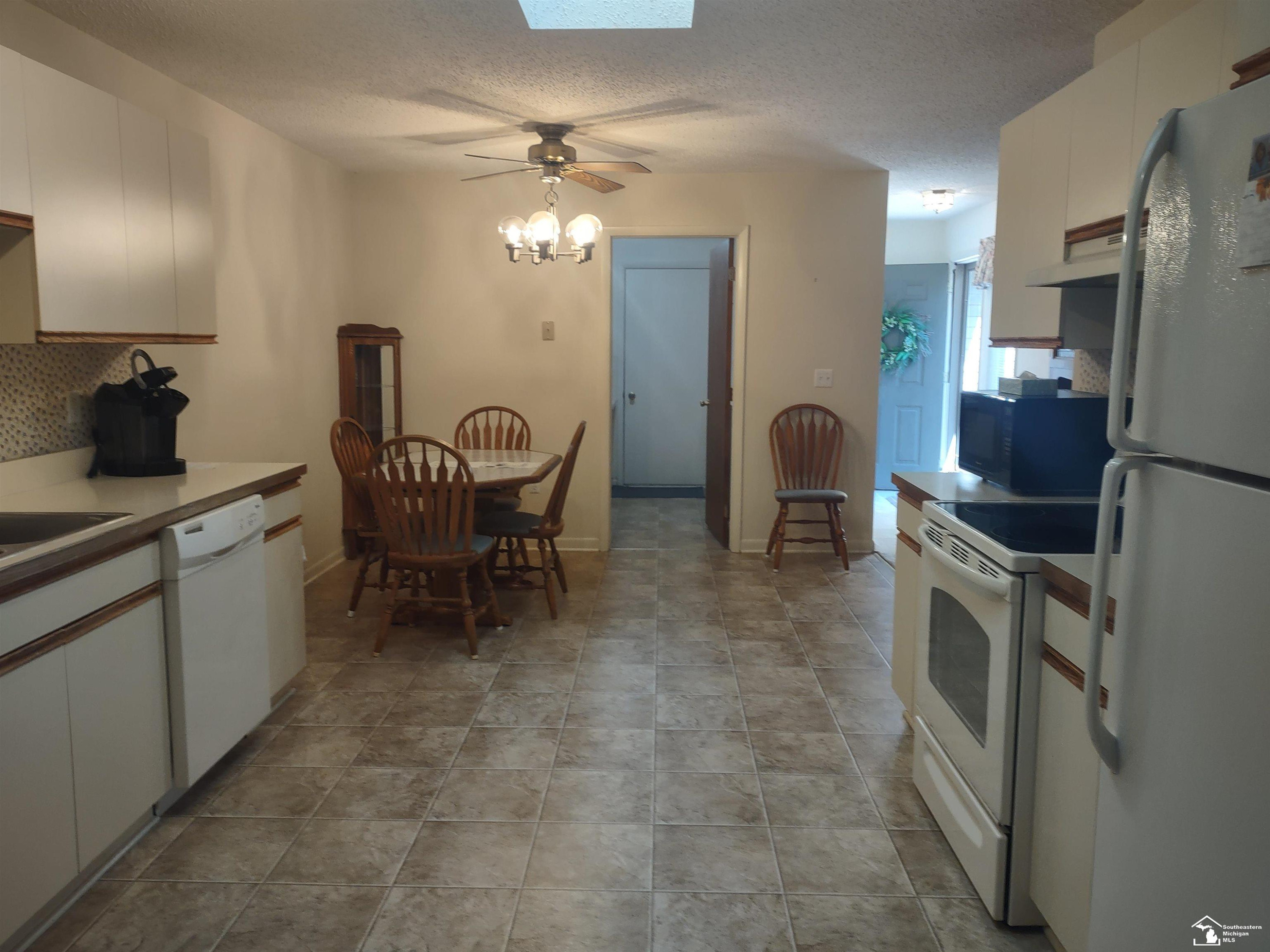 19040 OTTO Court, New Boston, MI 48164 — Photo 4