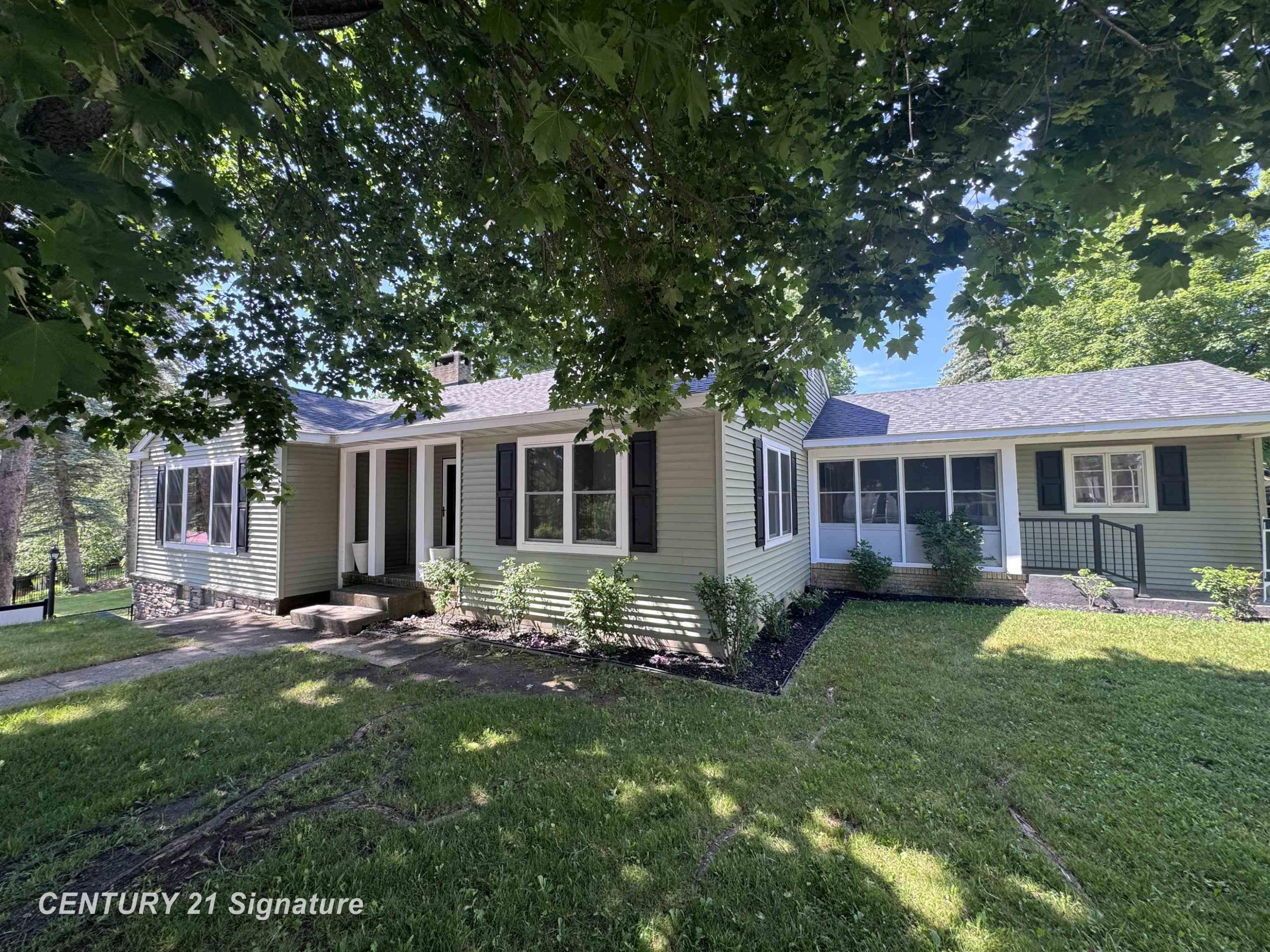 200 S Fifth Street, Roscommon, MI 48653 — front exterior