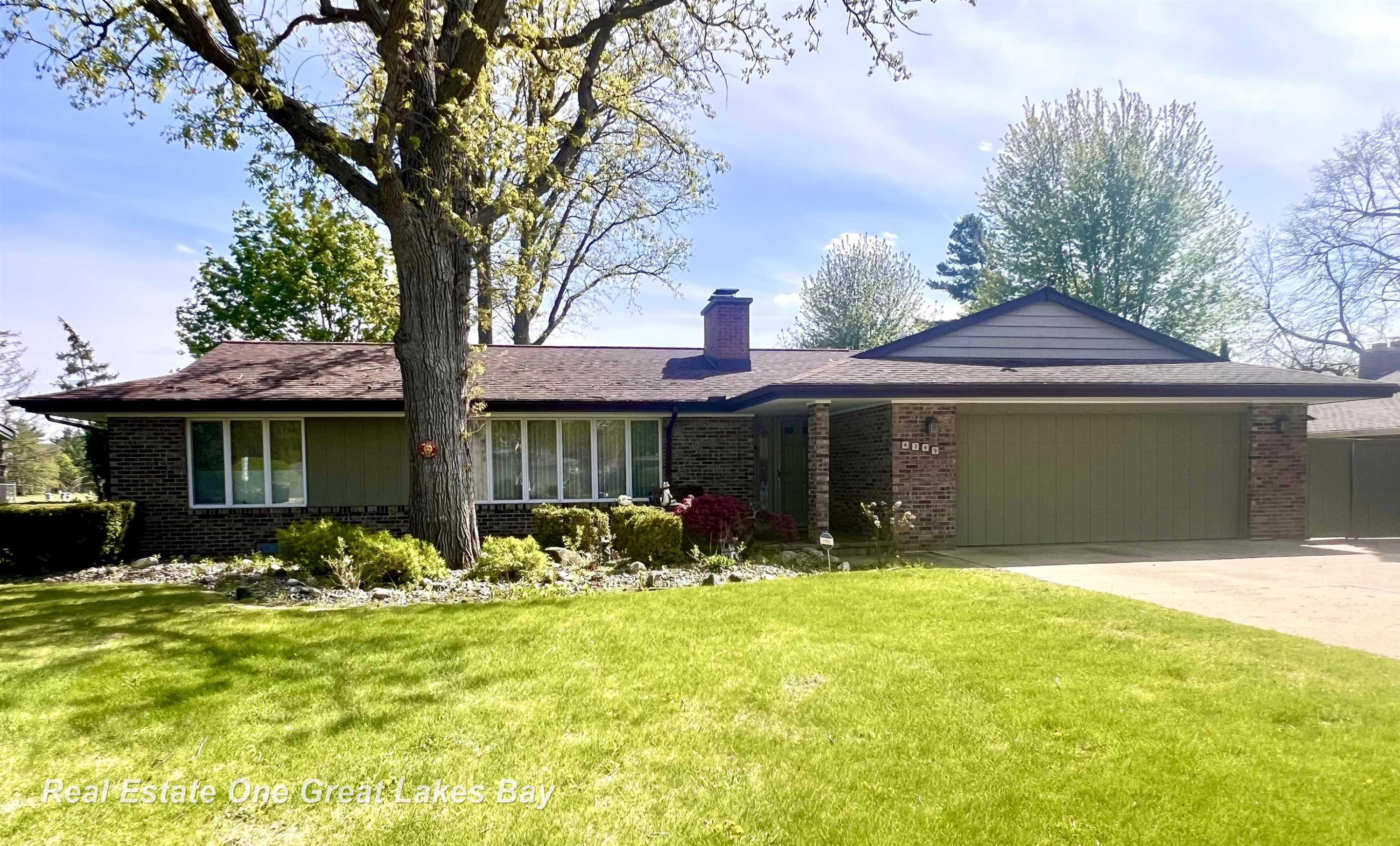 4749 Century Drive, Saginaw, MI 48638 — front exterior