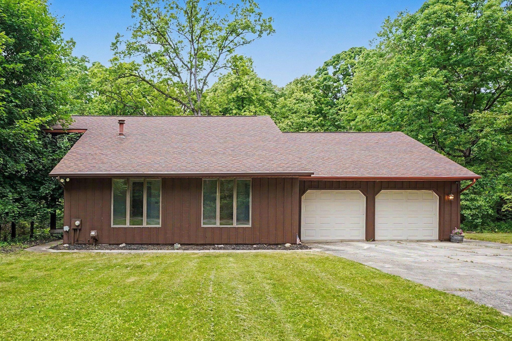 371 E Saginaw Road, Sanford, MI 48657 — Photo 2