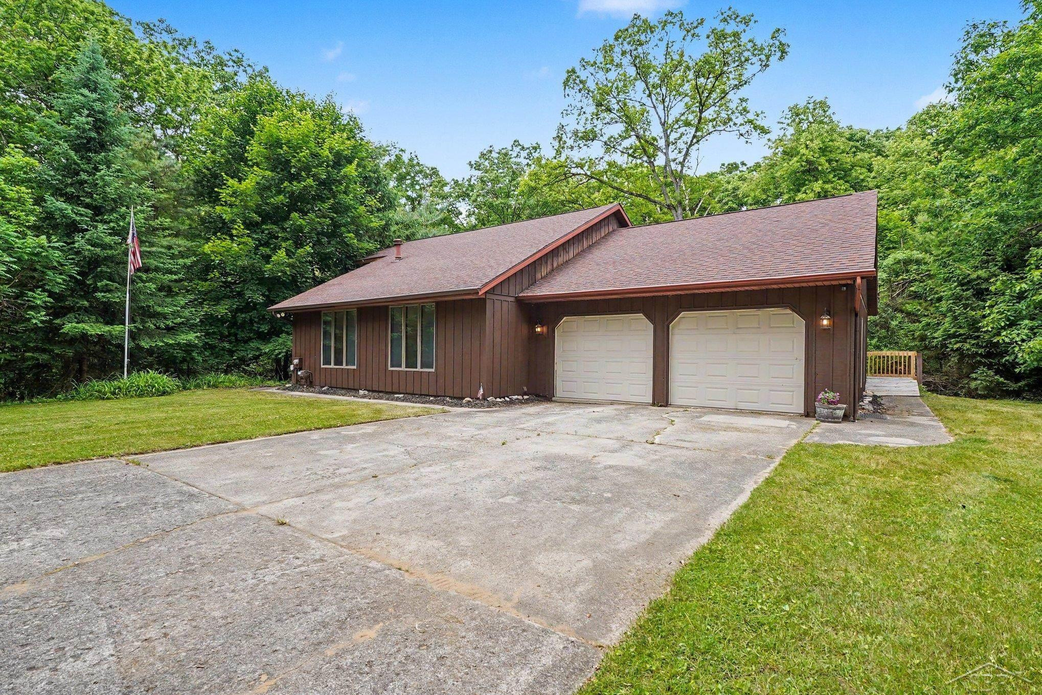 371 E Saginaw Road, Sanford, MI 48657 — Photo 4