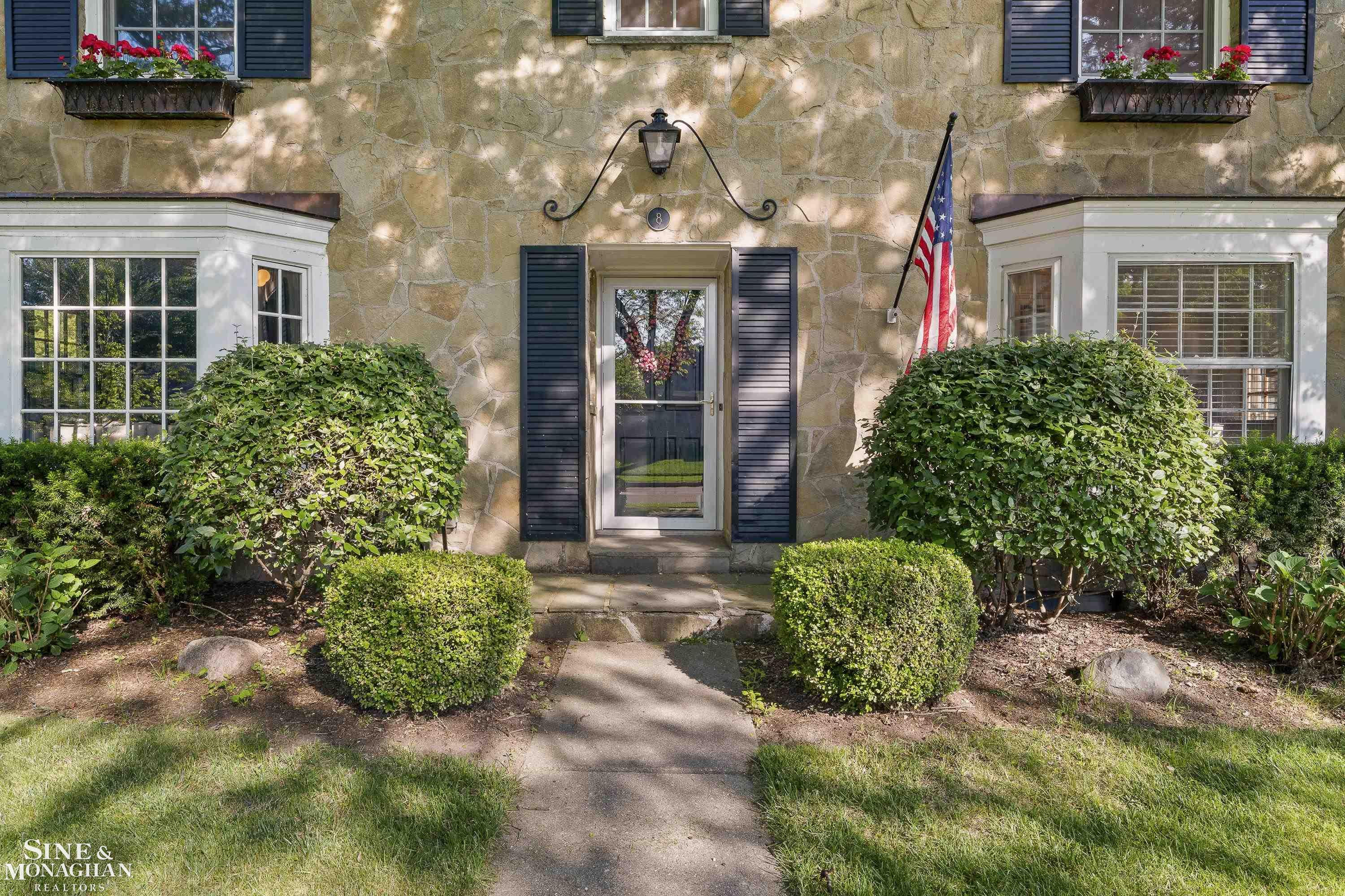8 Radnor Circle, Grosse Pointe Farms, MI 48236 — Photo 2