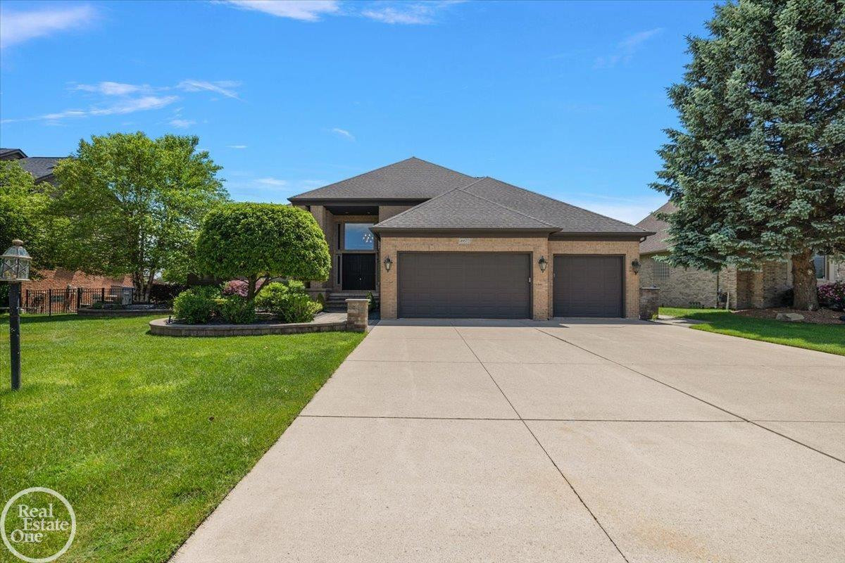 49572 Compass Point Drive, MI 48047