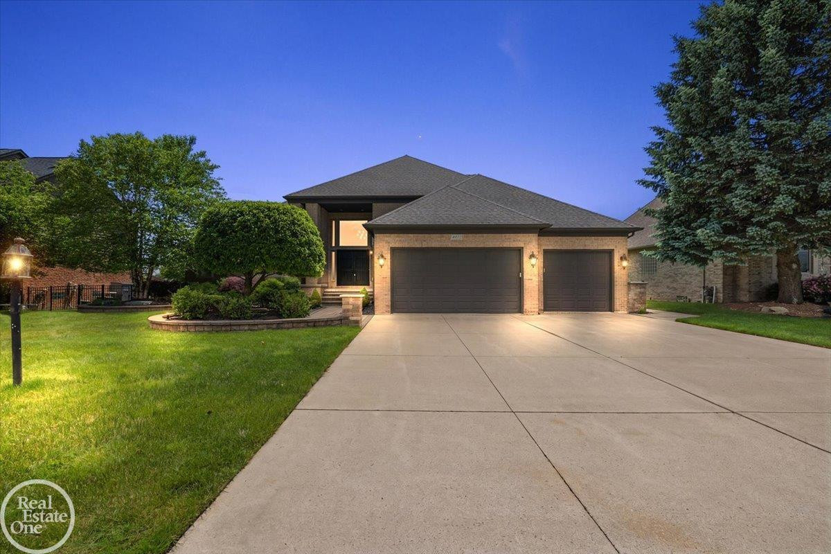 49572 Compass Point Drive, MI 48047 — Photo 2