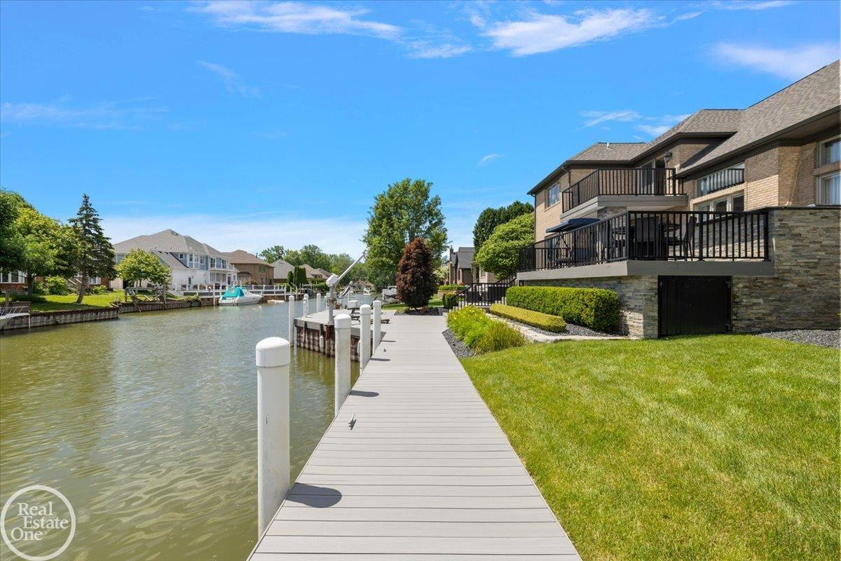49572 Compass Point Drive, MI 48047 — Photo 6