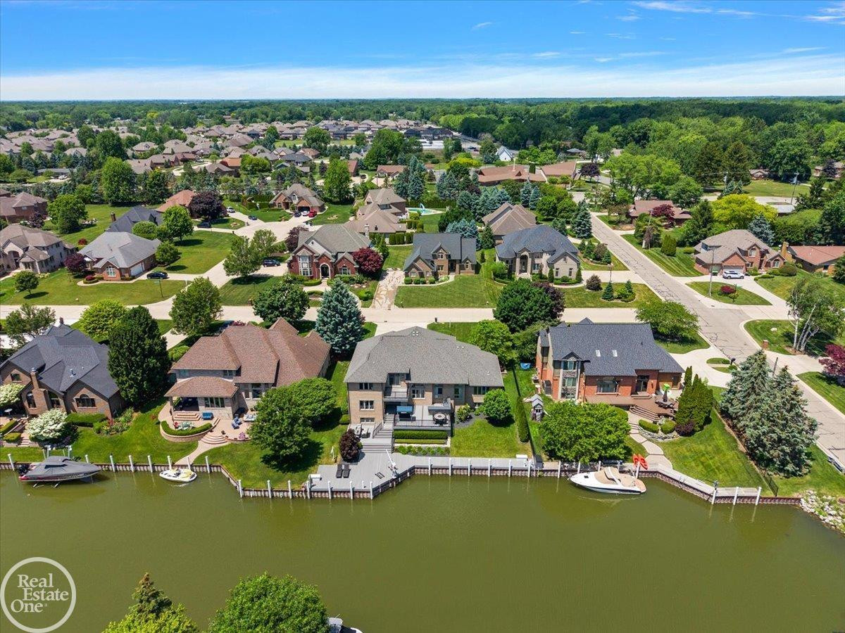 49572 Compass Point Drive, MI 48047 — Photo 7
