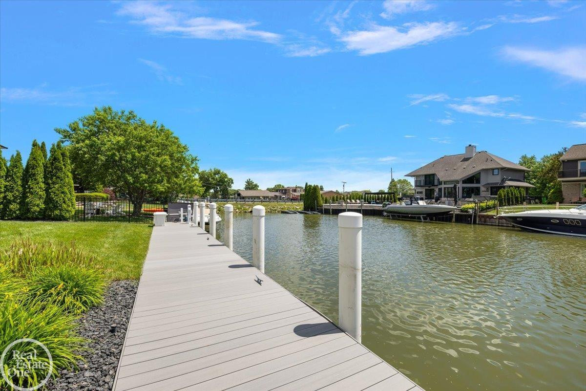 49572 Compass Point Drive, MI 48047 — Photo 10