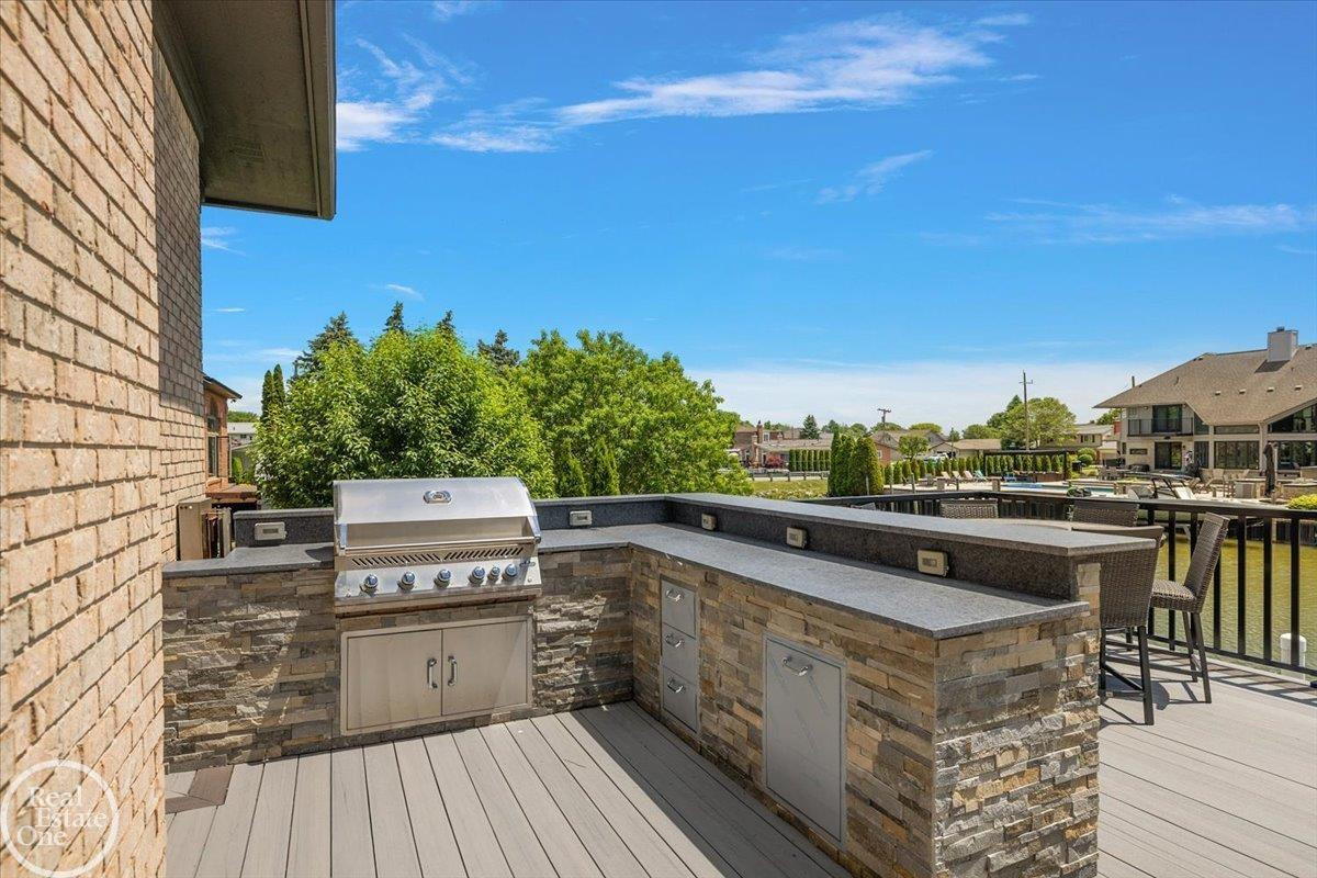 49572 Compass Point Drive, MI 48047 — Photo 12