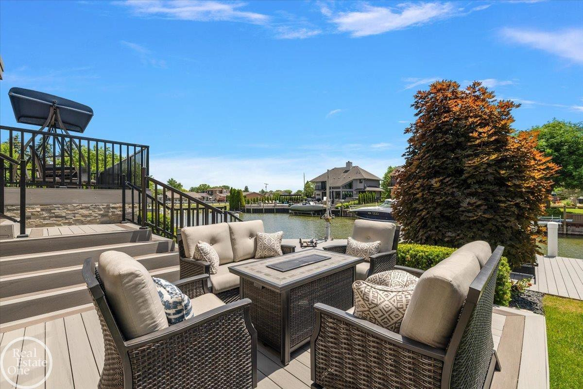 49572 Compass Point Drive, MI 48047 — Photo 14