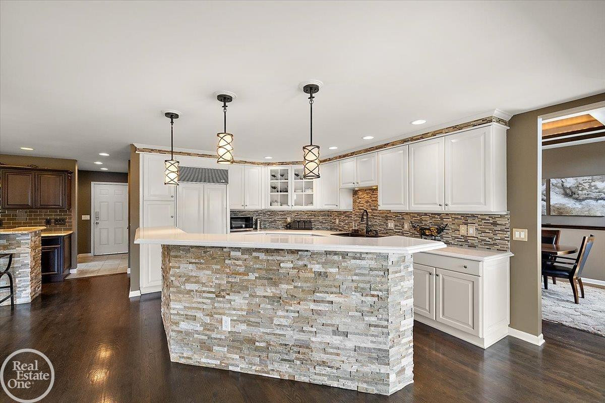 49572 Compass Point Drive, MI 48047 — Photo 15